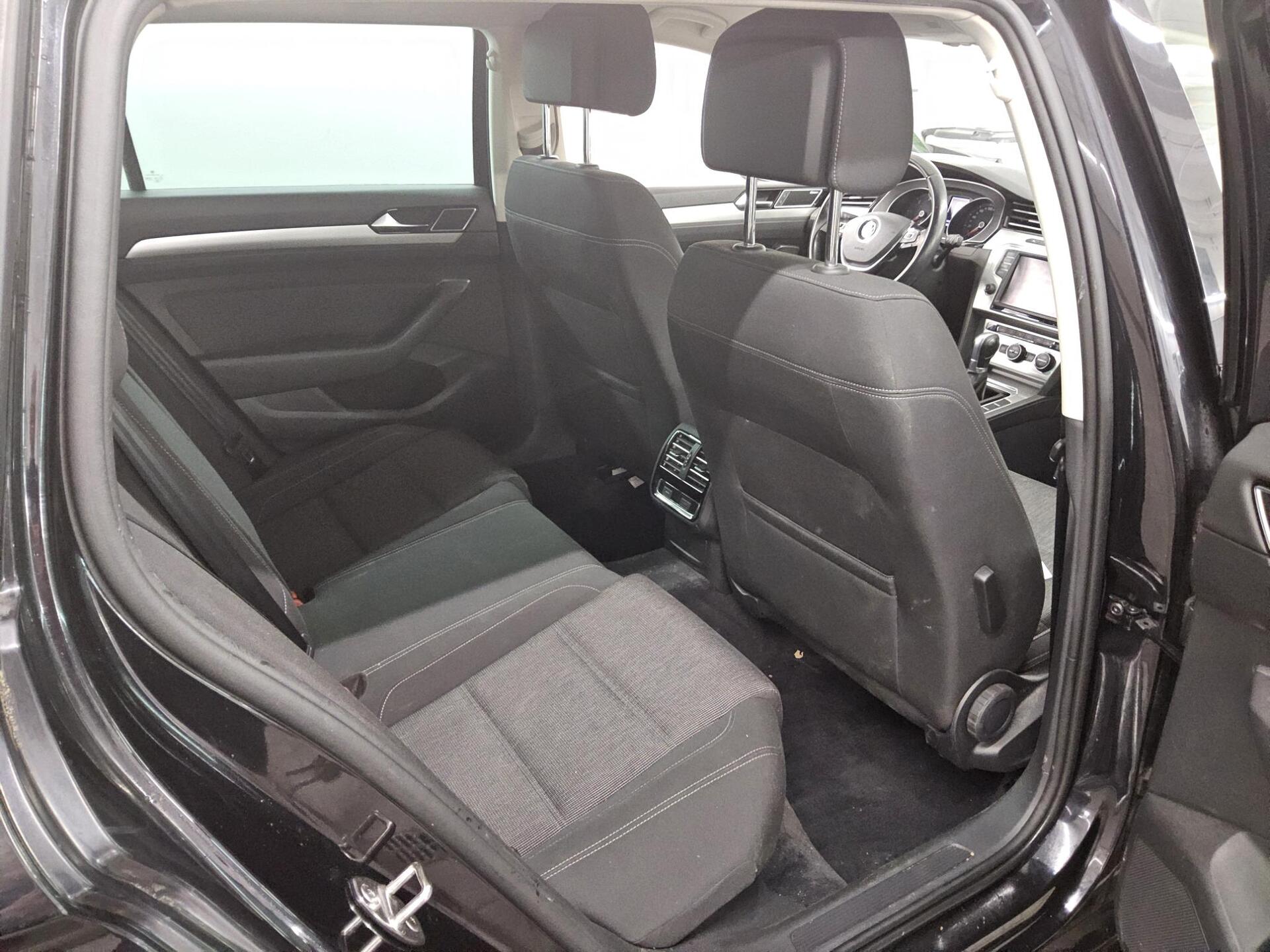 Volkswagen Passat 2.0 TDI Comf. Navi LED PDC SHZ ACC 13