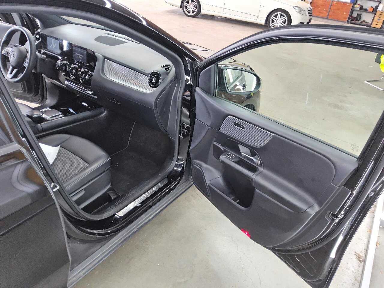 Mercedes-Benz B 250 e Navi MBUX Pano T-Leder AHK 10