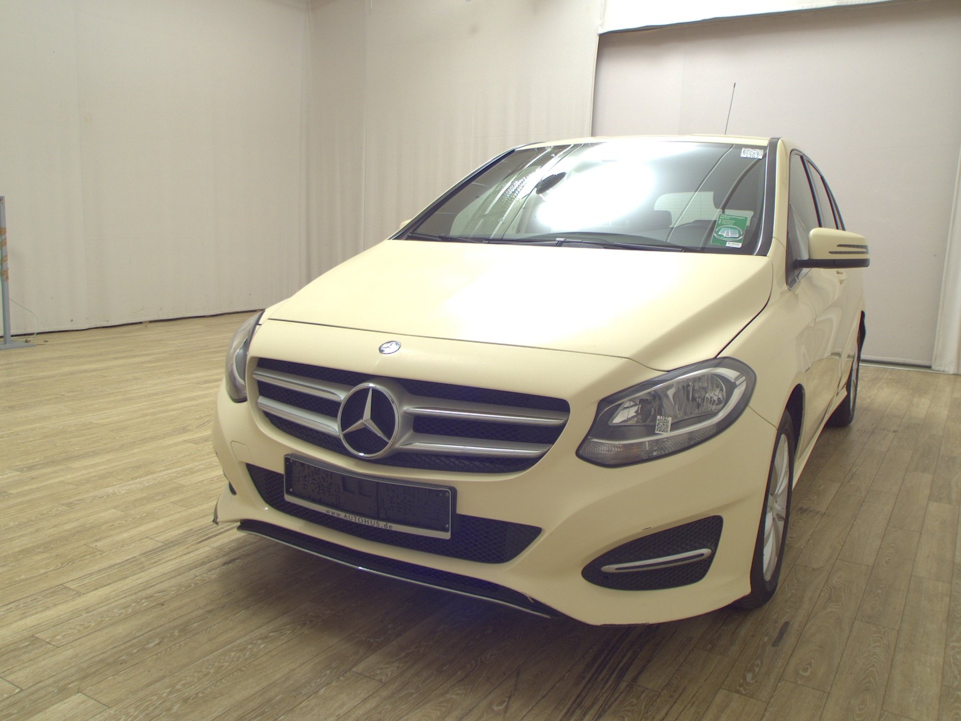 Mercedes-Benz B 180 d Style Leder Navi AHK SHZ 2