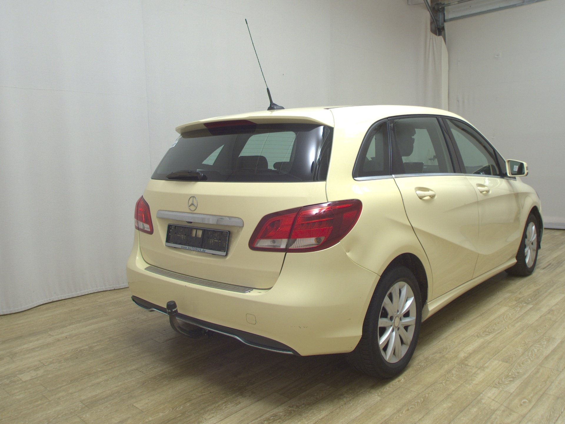 Mercedes-Benz B 180 d Style Leder Navi AHK SHZ 4