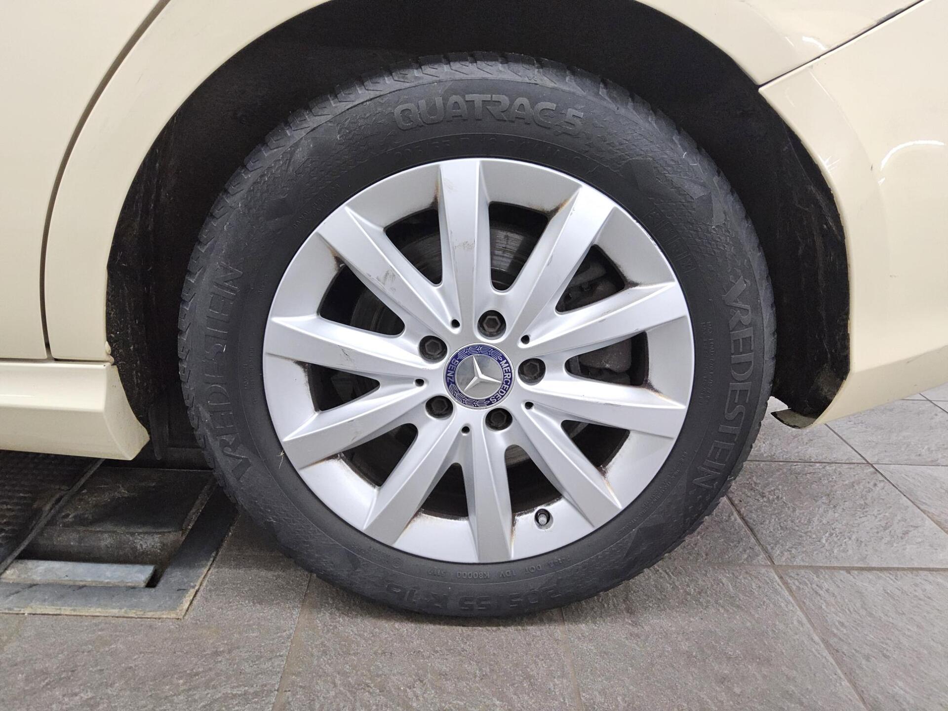 Mercedes-Benz B 180 d Style Leder Navi AHK SHZ 10
