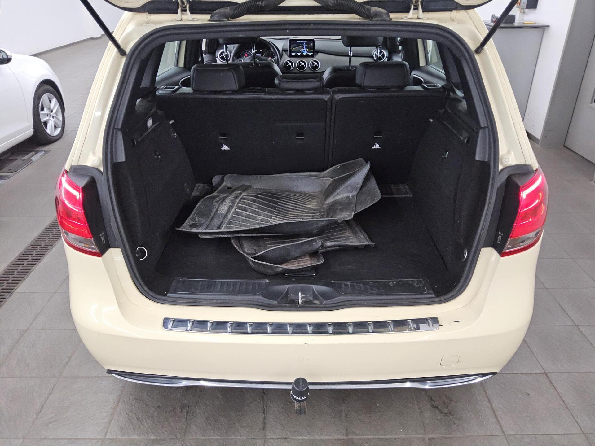 Mercedes-Benz B 180 d Style Leder Navi AHK SHZ 11