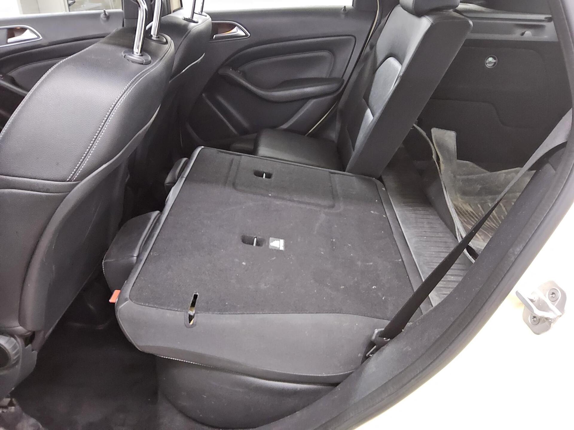 Mercedes-Benz B 180 d Style Leder Navi AHK SHZ 12
