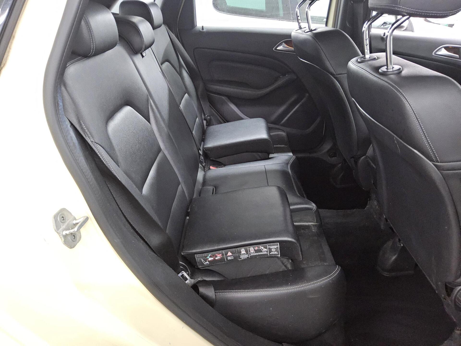 Mercedes-Benz B 180 d Style Leder Navi AHK SHZ 13