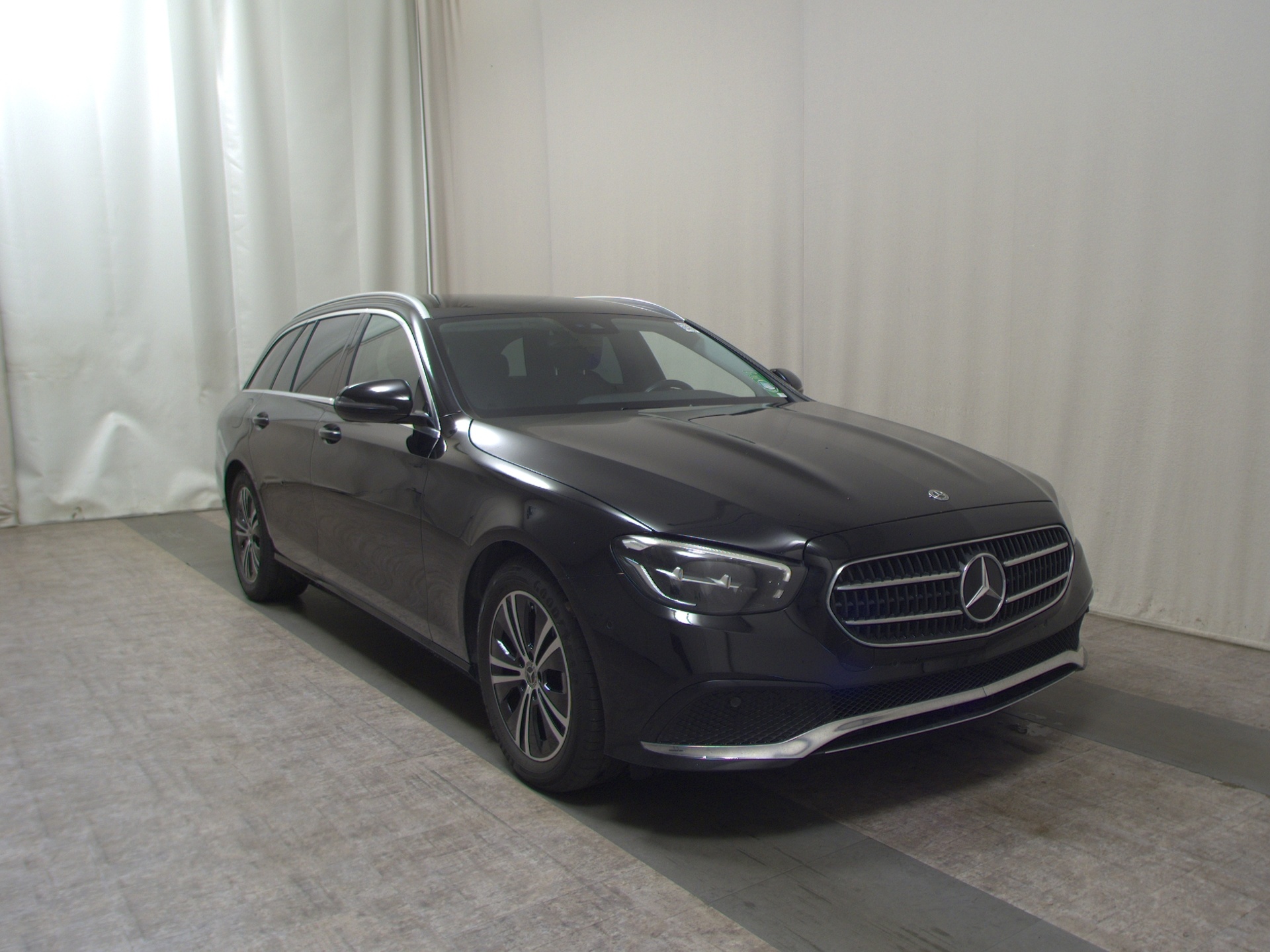 Mercedes-Benz E 220 T d Avantgarde T-Leder Navi LED RfK AHK 3