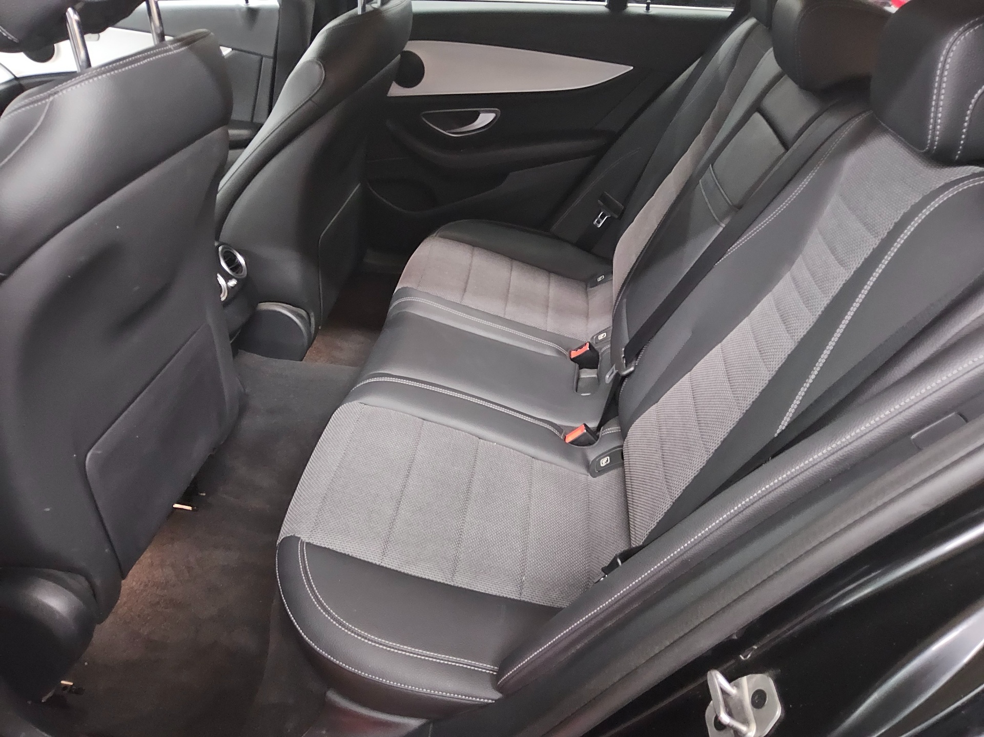 Mercedes-Benz E 220 T d Avantgarde T-Leder Navi LED RfK AHK 13