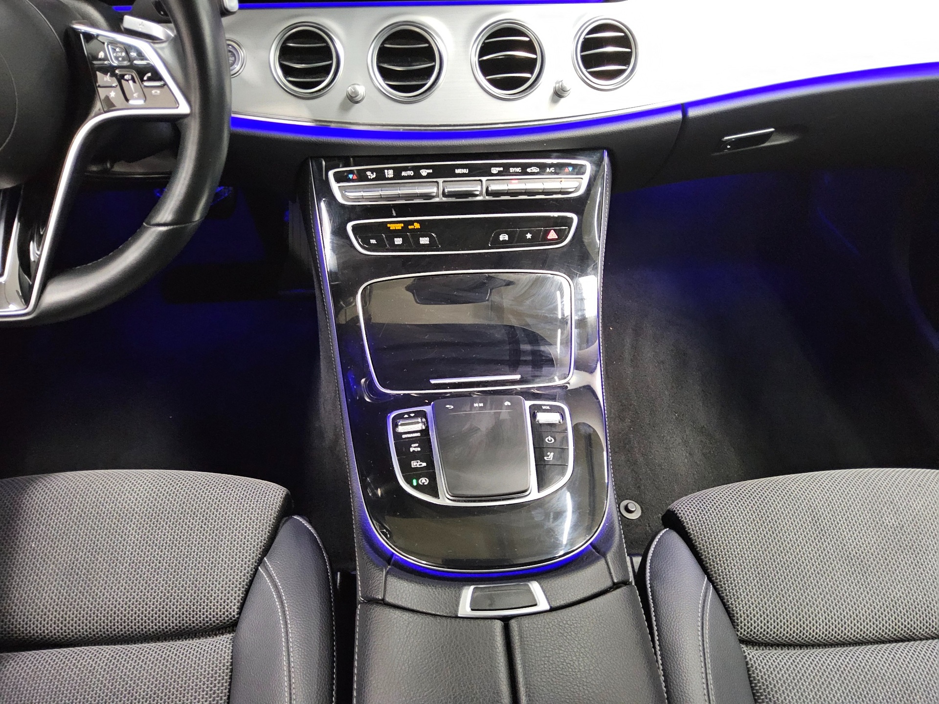 Mercedes-Benz E 220 T d Avantgarde T-Leder Navi LED RfK AHK 6