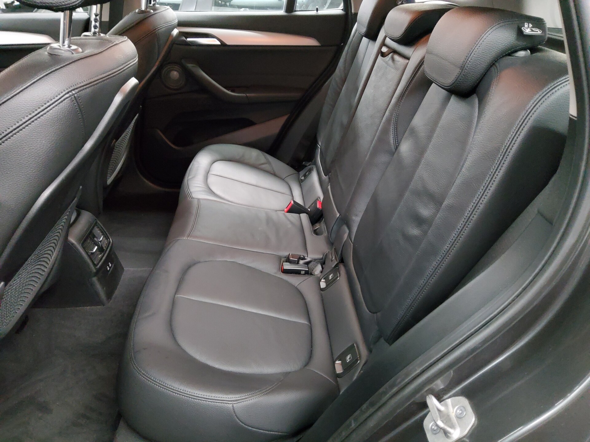 BMW X1 sDrive18d Advantage Navi Leder H-K Sound PDC 12