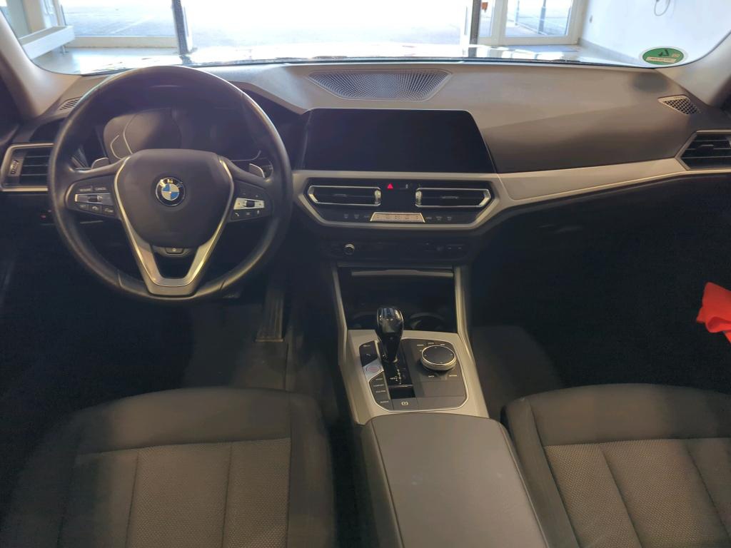 BMW 320dA Touring xDr Advantage NAVI LED SHZ LENKRADHZG PDC 5