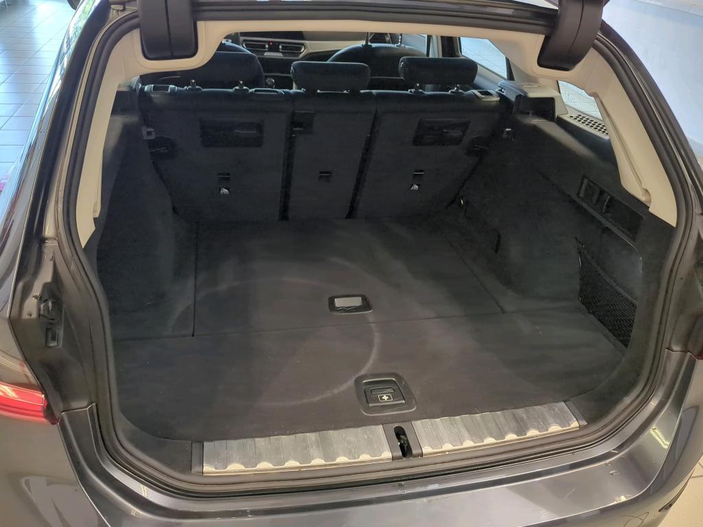 BMW 320dA Touring xDr Advantage NAVI LED SHZ LENKRADHZG PDC 12