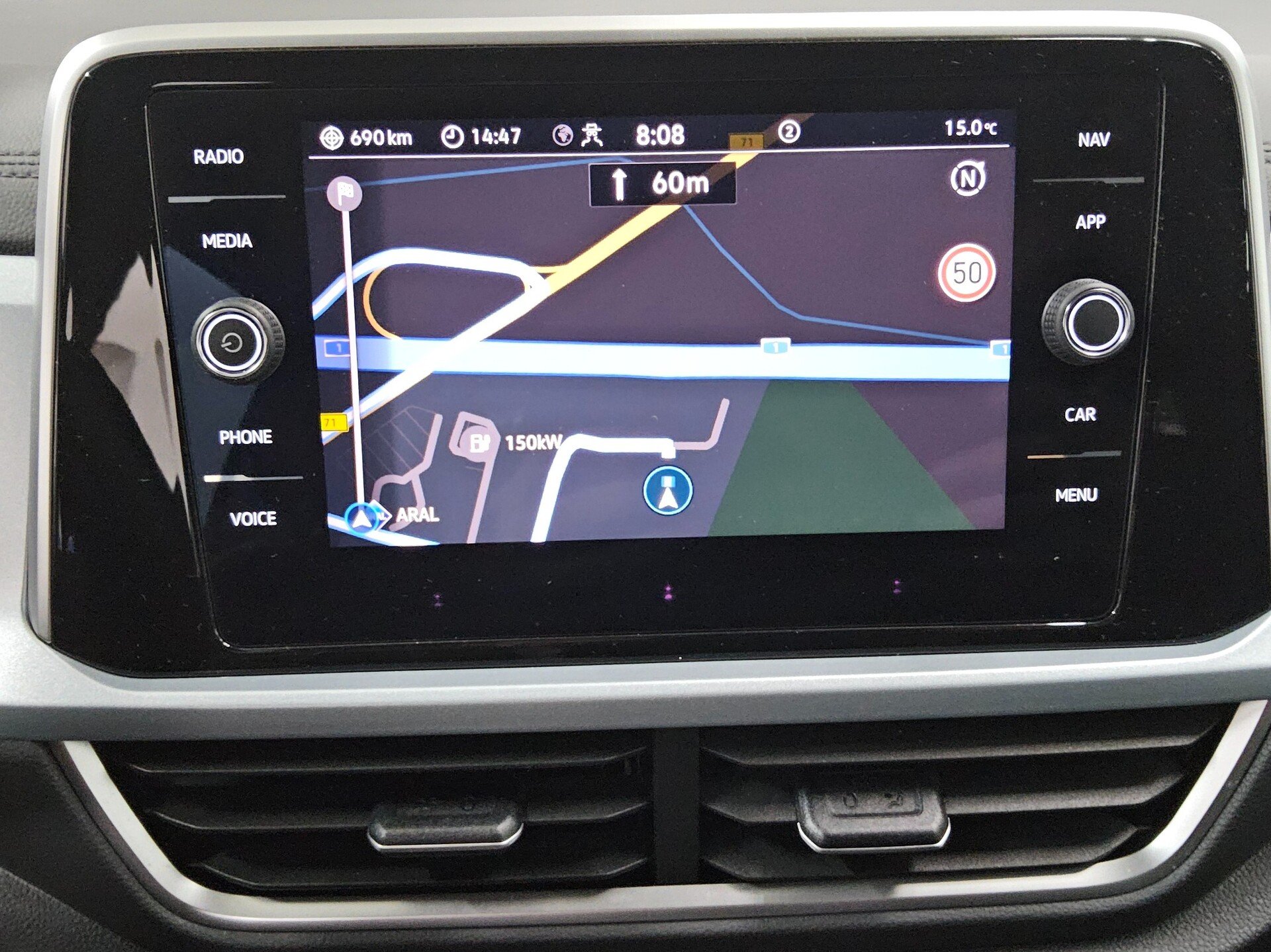 Volkswagen T-Roc 1.0 TSI Navi LED AID ACC Spur PDC SHZ 7