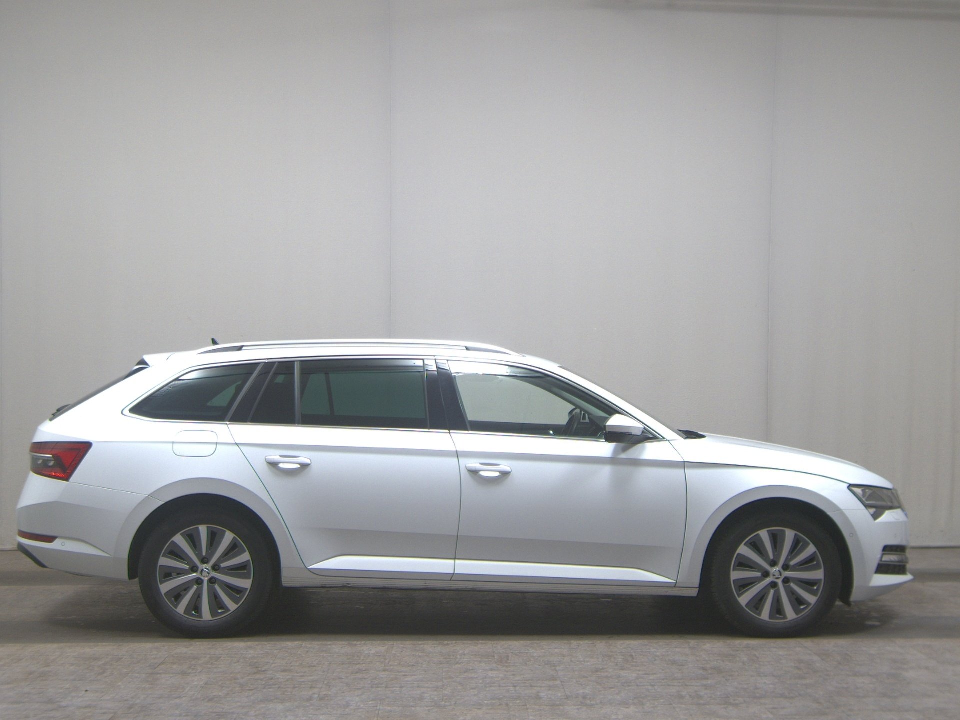 Skoda Superb Kombi 2.0 TDI Style Navi LED Shz vc RFK