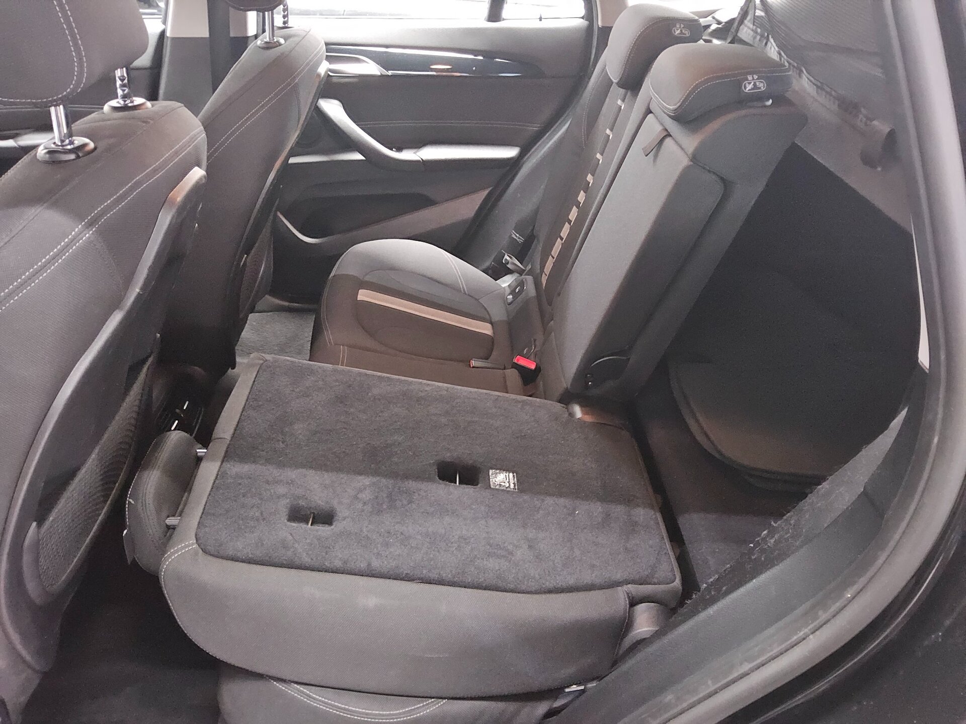 BMW X1 sDrive20d Advantage Navi Shz el.Heck AHK RFK 12