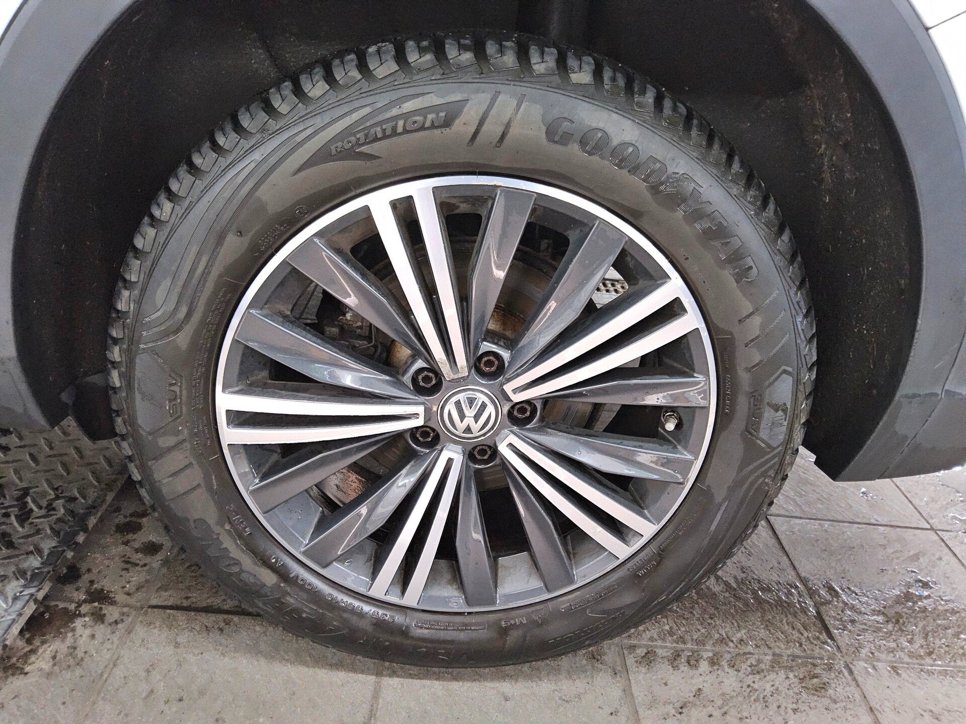 Volkswagen Tiguan Allspace 2.0 TSI 4M Highline Pano AID AHK 13