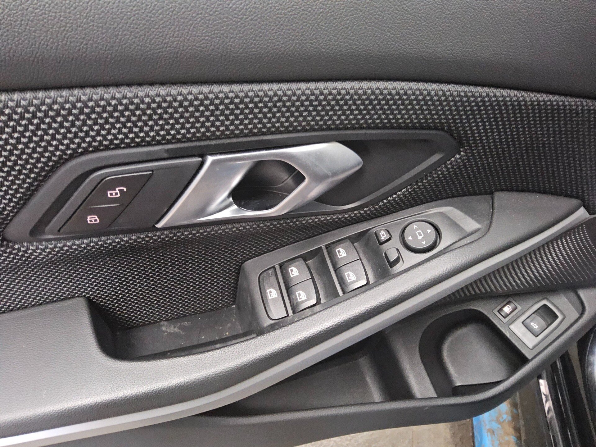 BMW 330e Touring Advantage Navi LED+ LC-Pro HiFi PDC 9
