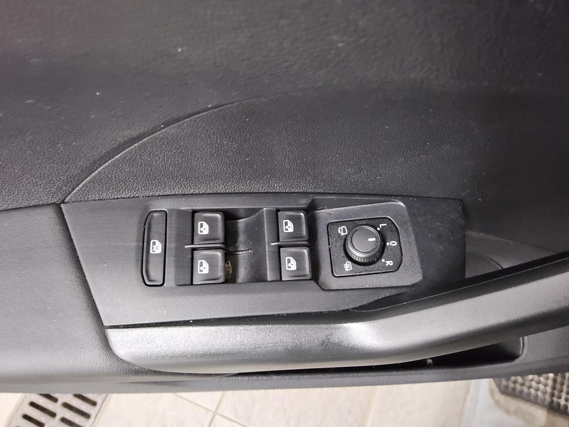 Volkswagen T-Cross 1.0 TSI Life Navi AID PDC ACC 10