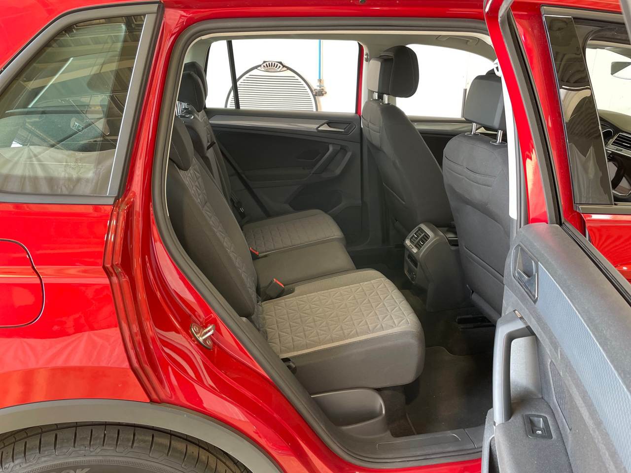 Volkswagen Tiguan 2.0 TDI Life NAVI LED SHZ PDC AHK 7