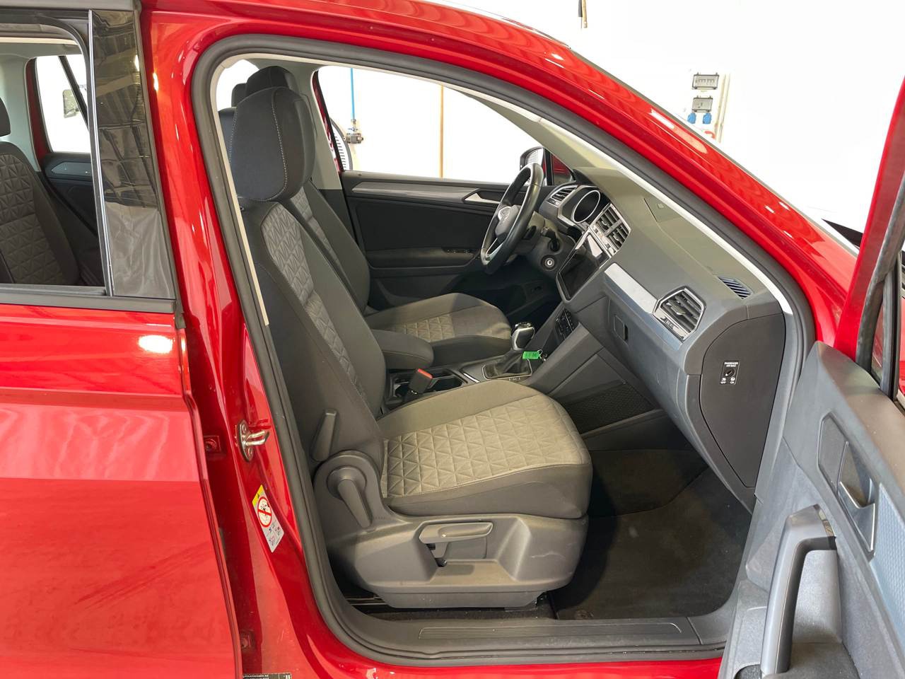 Volkswagen Tiguan 2.0 TDI Life NAVI LED SHZ PDC AHK 6