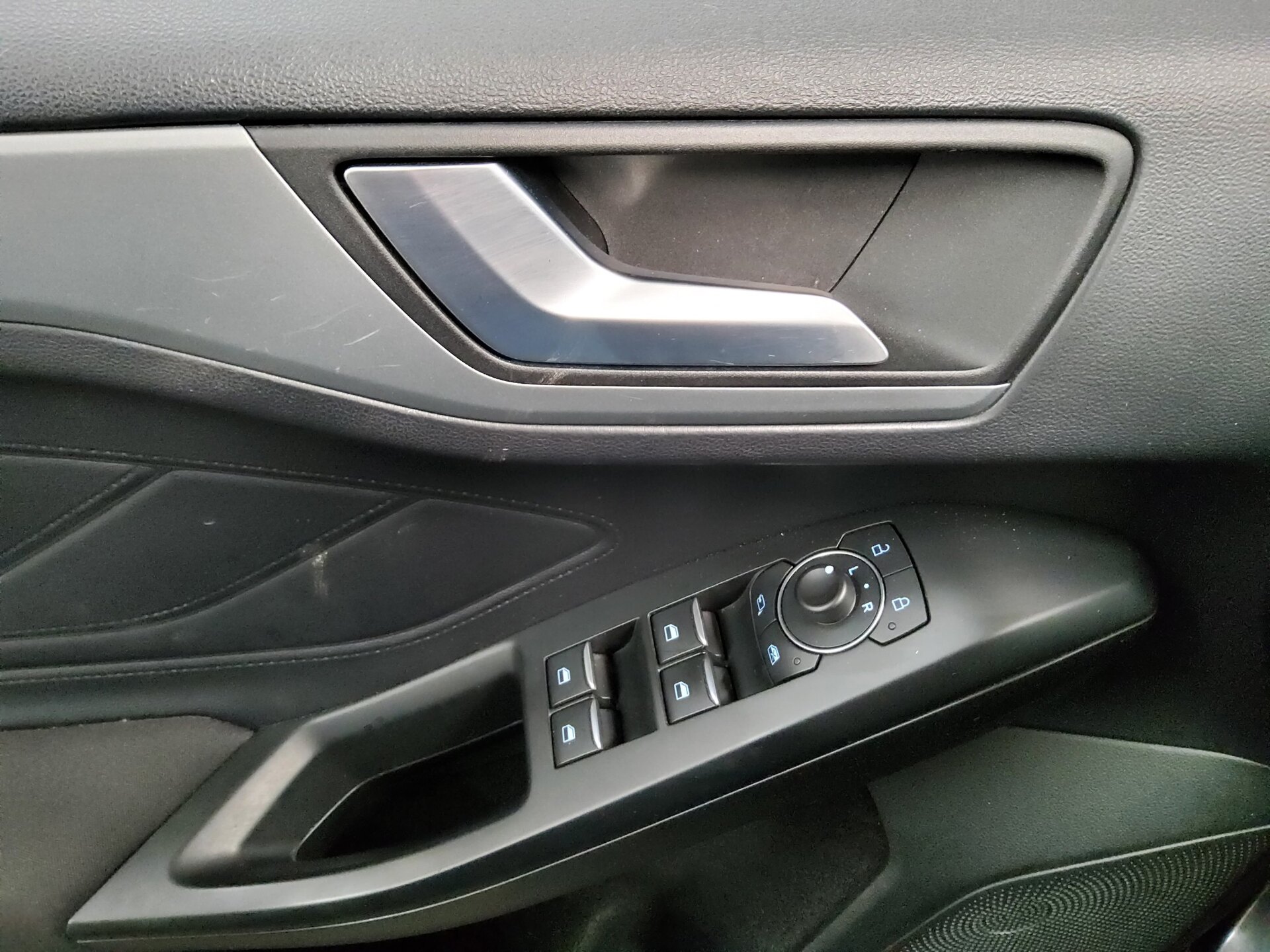 Ford Focus Turnier 1.5 EB Cool&Connect Navi LED Shz PDC 9
