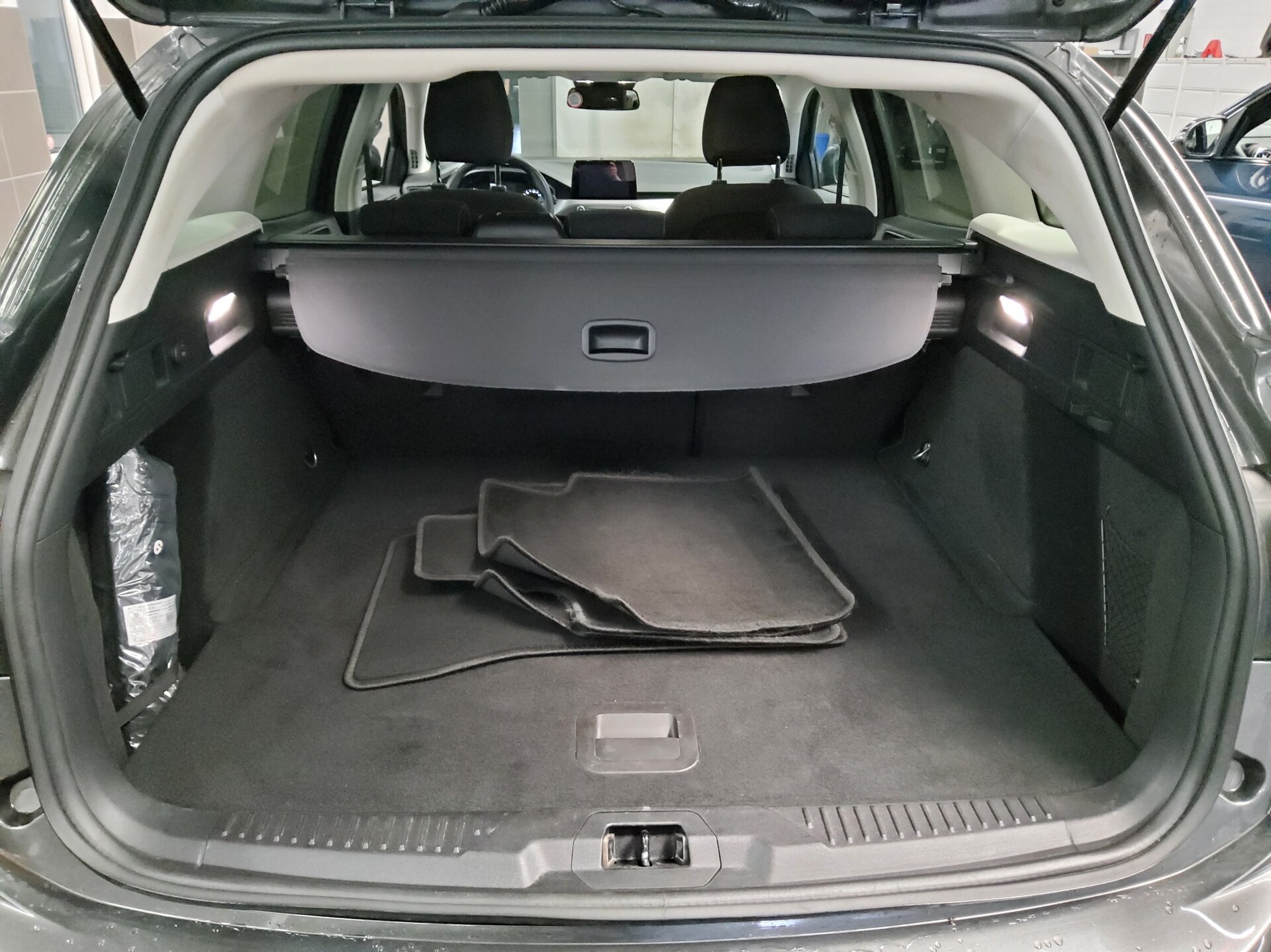 Ford Focus Turnier 1.5 EB Cool&Connect Navi LED Shz PDC 11