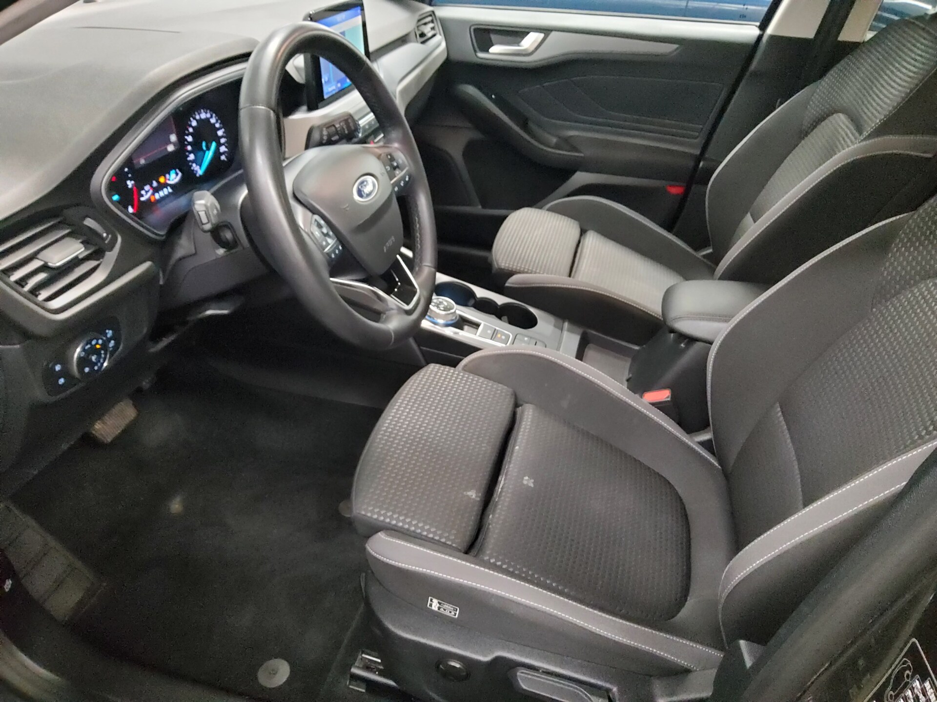 Ford Focus Turnier 1.5 EB Cool&Connect Navi LED Shz PDC 8