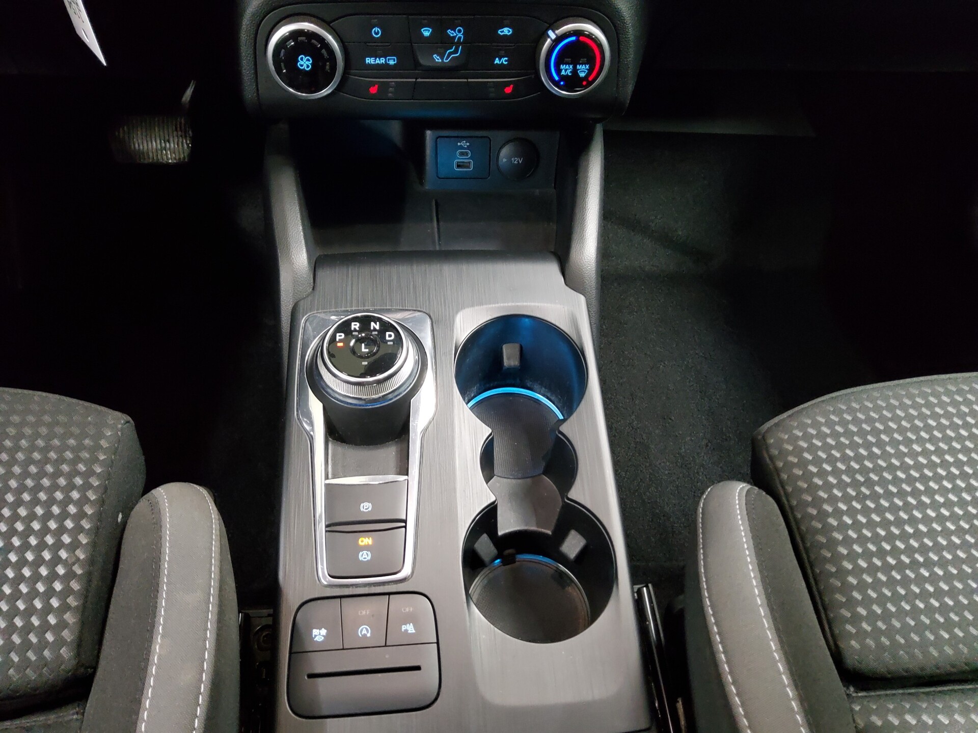 Ford Focus Turnier 1.5 EB Cool&Connect Navi LED Shz PDC 6