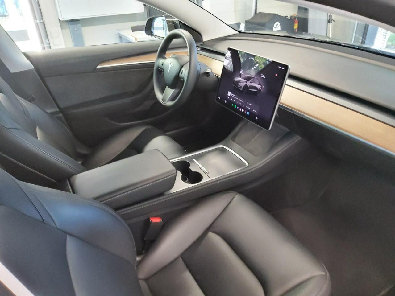 Tesla Model 3 NAVI SHZ RFK ACC LENKRADHZG 3