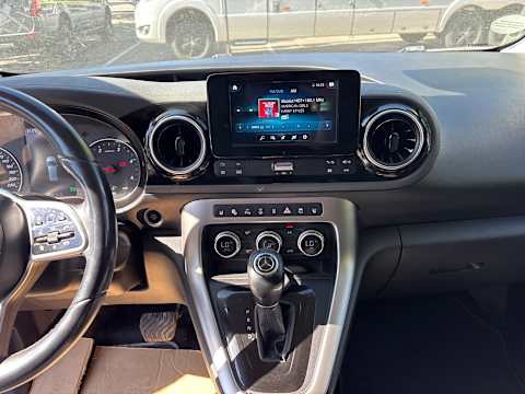 Mercedes-Benz T 180 d Progressive T-Leder NAVI SHZ RFK LED 8