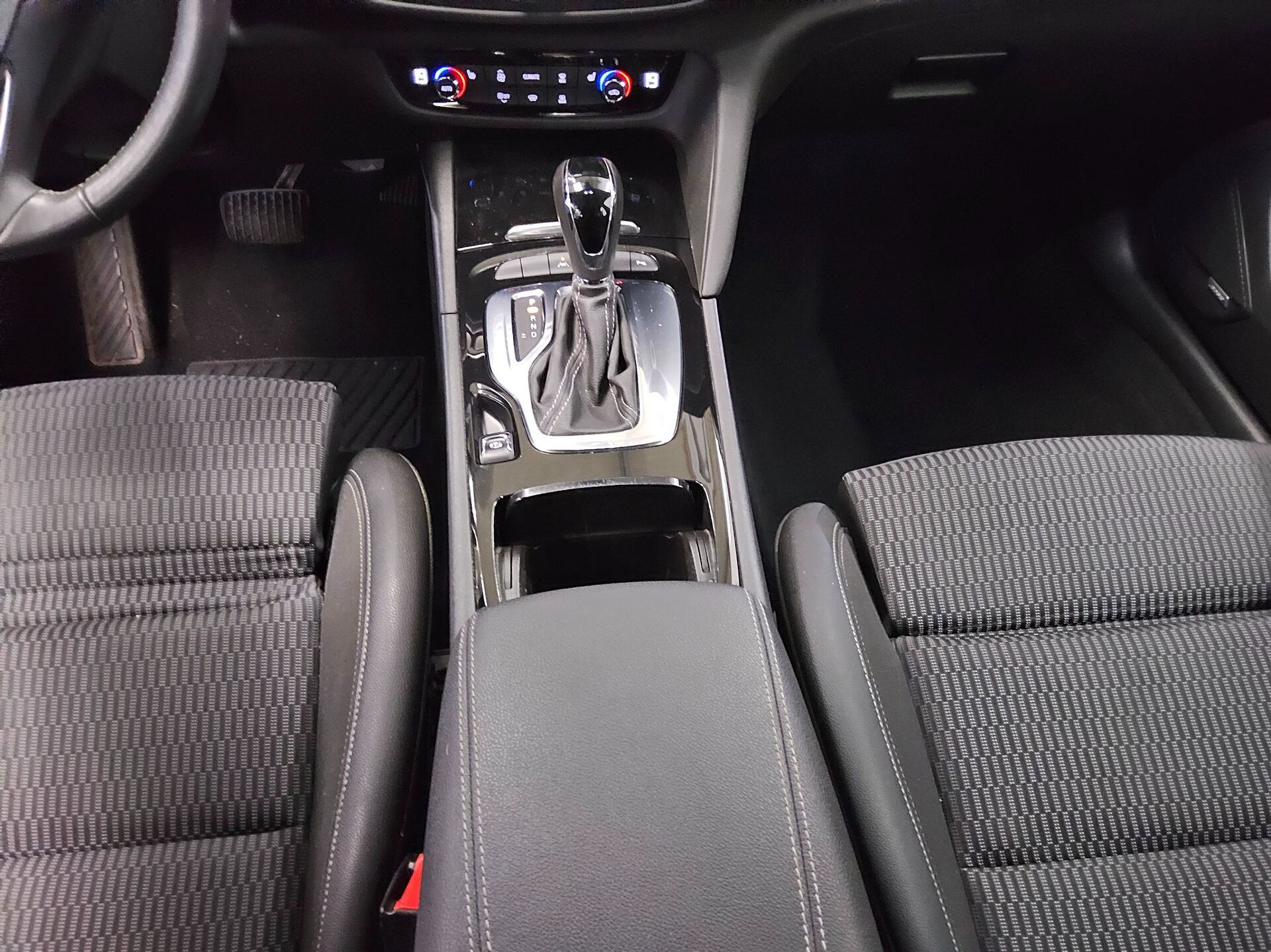 Opel Insignia ST 1.5 D Business Ed. Navi LED Shz PDC 6