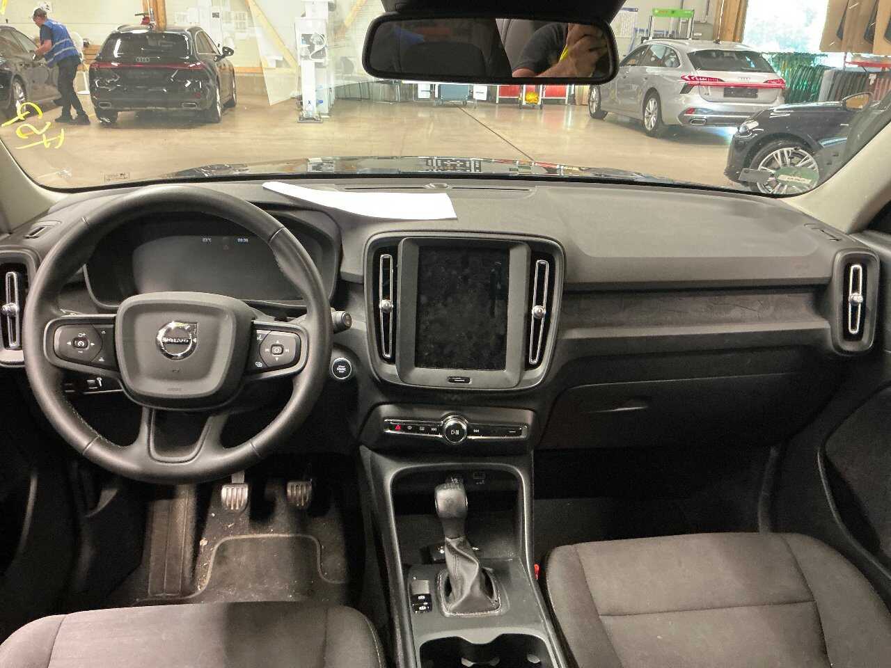 Volvo XC40 T2 Momentum NAVI LED el.Heck PDC 5