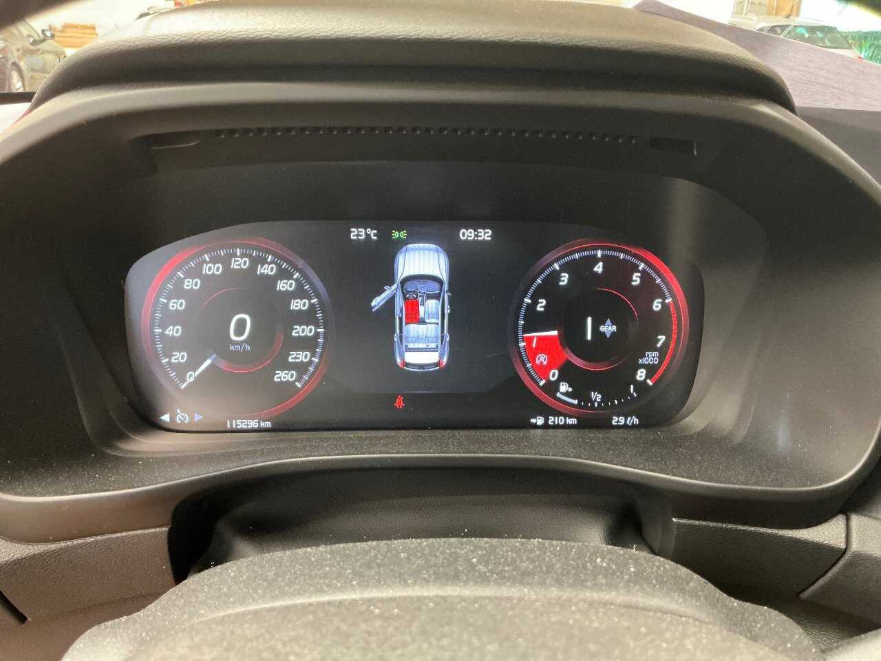 Volvo XC40 T2 Momentum NAVI LED el.Heck PDC 6
