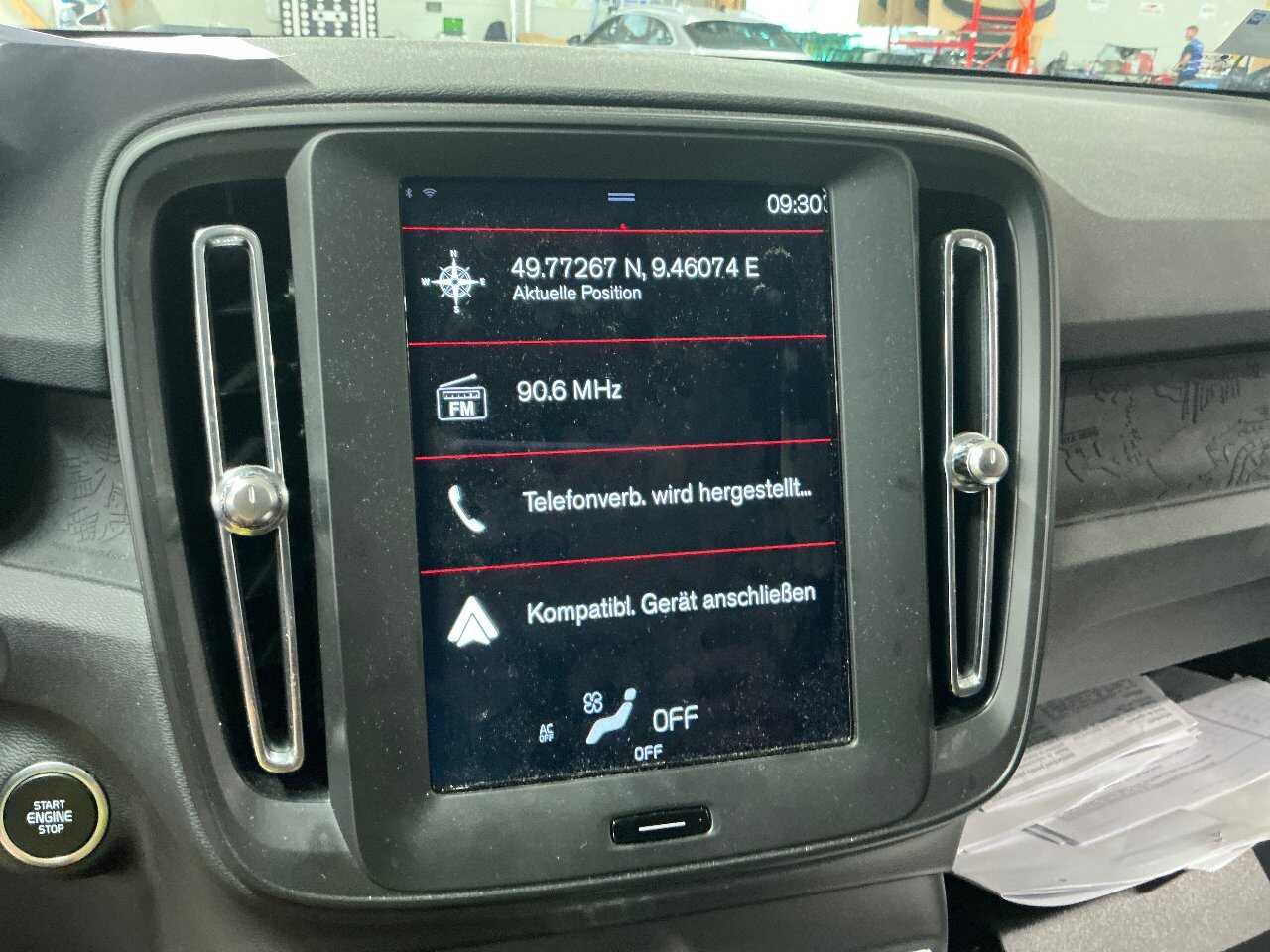 Volvo XC40 T2 Momentum NAVI LED el.Heck PDC 8