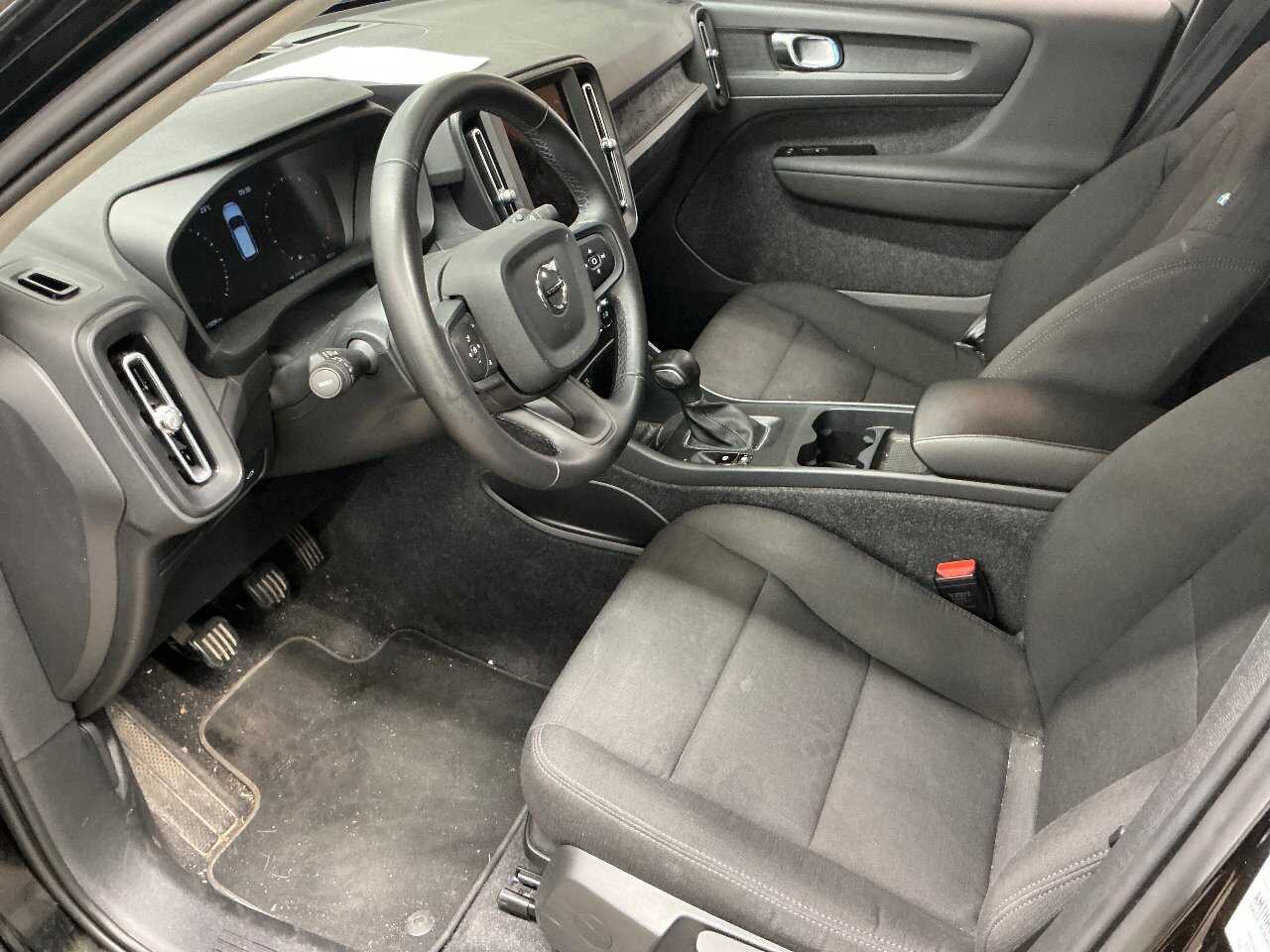 Volvo XC40 T2 Momentum NAVI LED el.Heck PDC 10