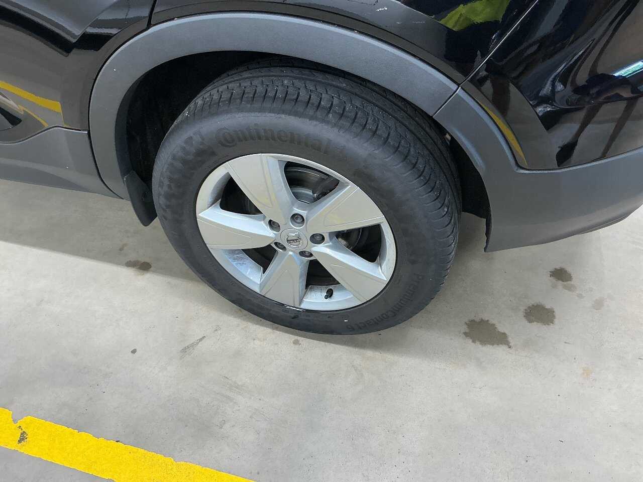 Volvo XC40 T2 Momentum NAVI LED el.Heck PDC 12