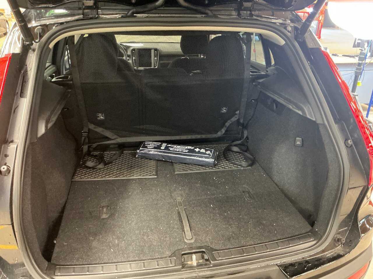 Volvo XC40 T2 Momentum NAVI LED el.Heck PDC 11