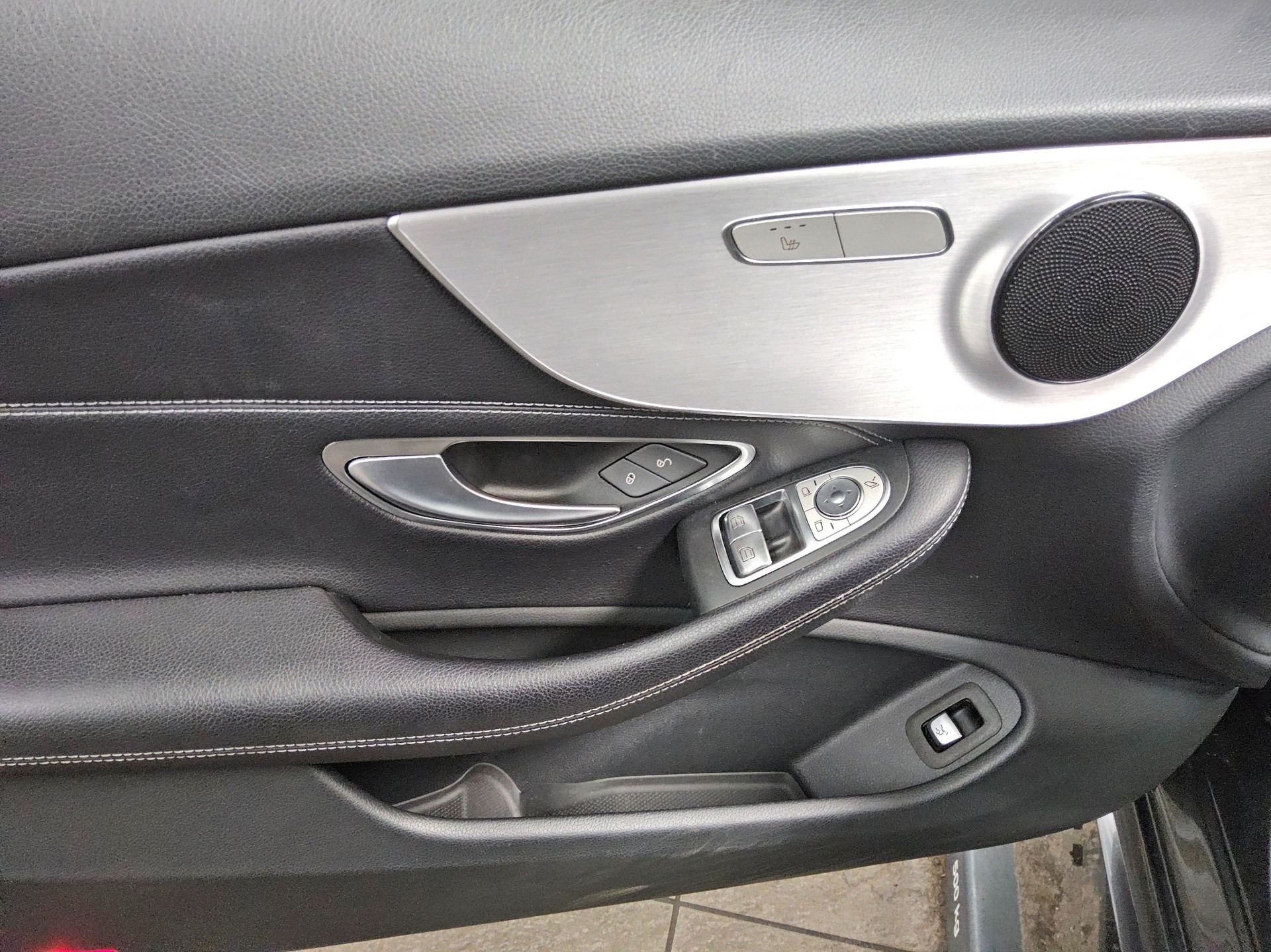 Mercedes-Benz C 220 Coupé d AMG-Line Navi LED Pano Distronic+ 9