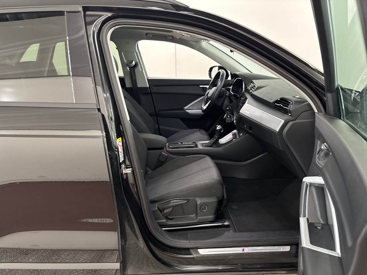 Audi Q3 35 TDI S-Line NAVI KLIMAAUT LED PANO SHZ 6