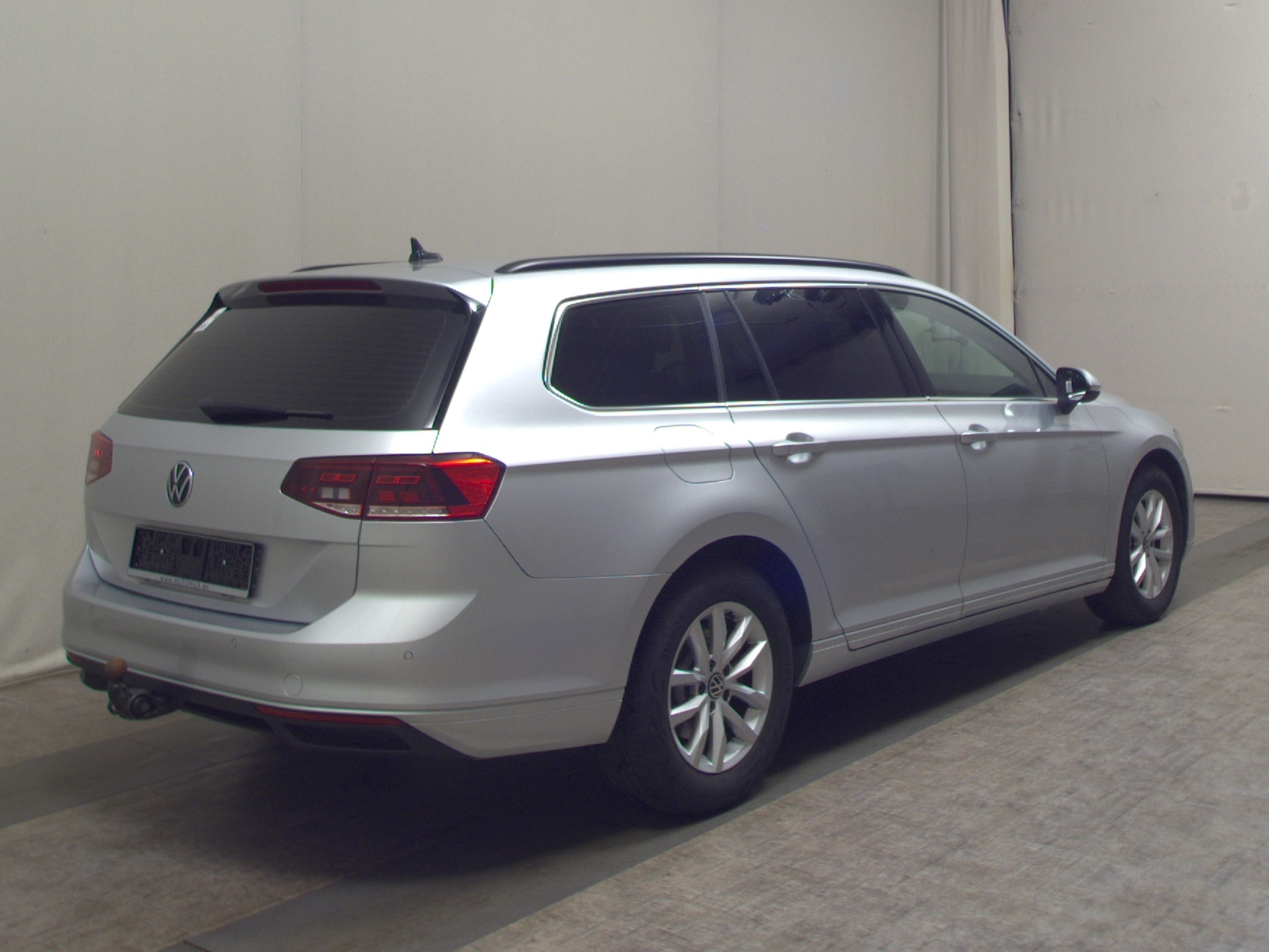 Volkswagen Passat Variant 2.0 TDI Business Navi LED Shz AHK PDC 4