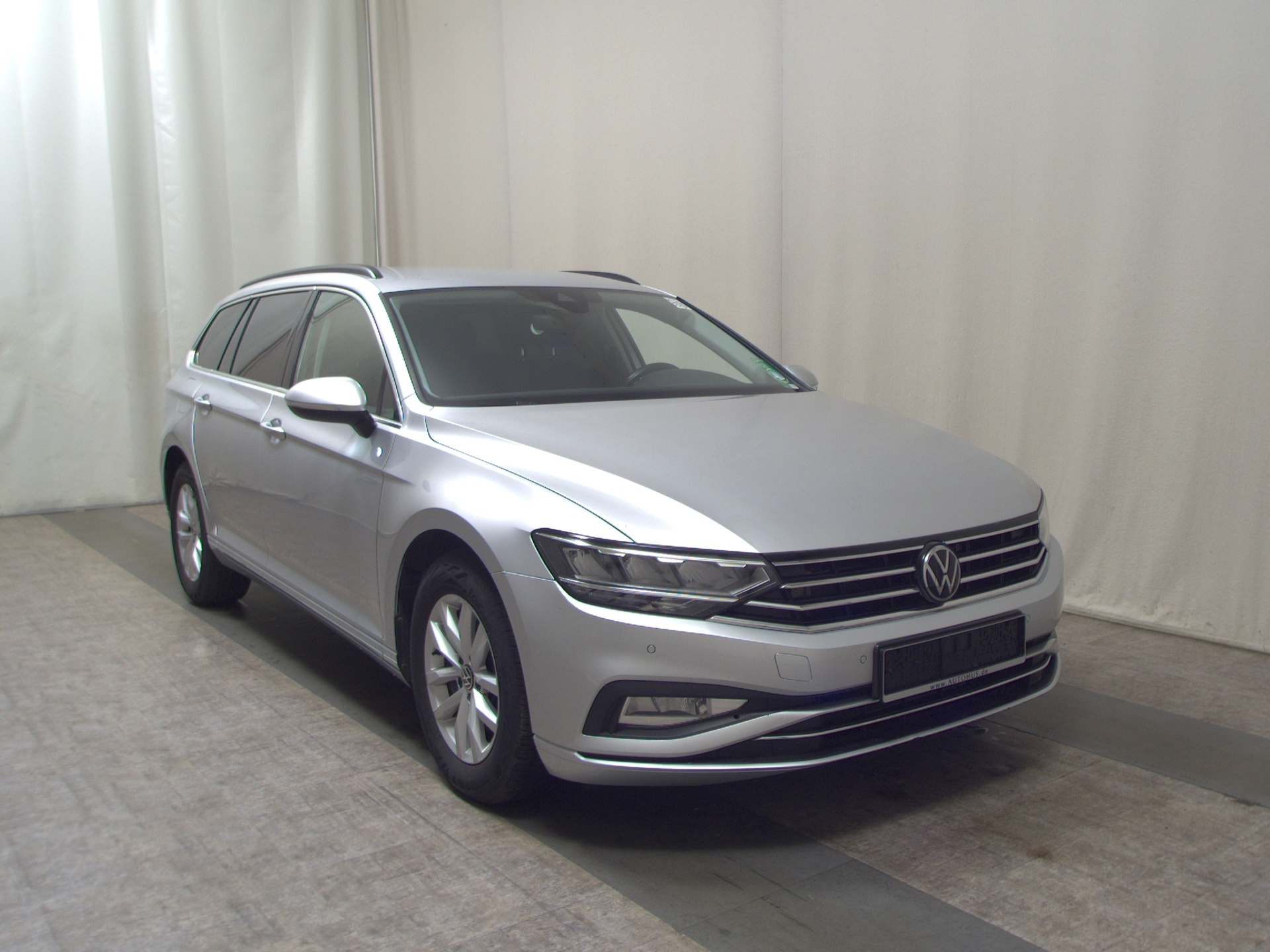 Volkswagen Passat Variant 2.0 TDI Business Navi LED Shz AHK PDC 3