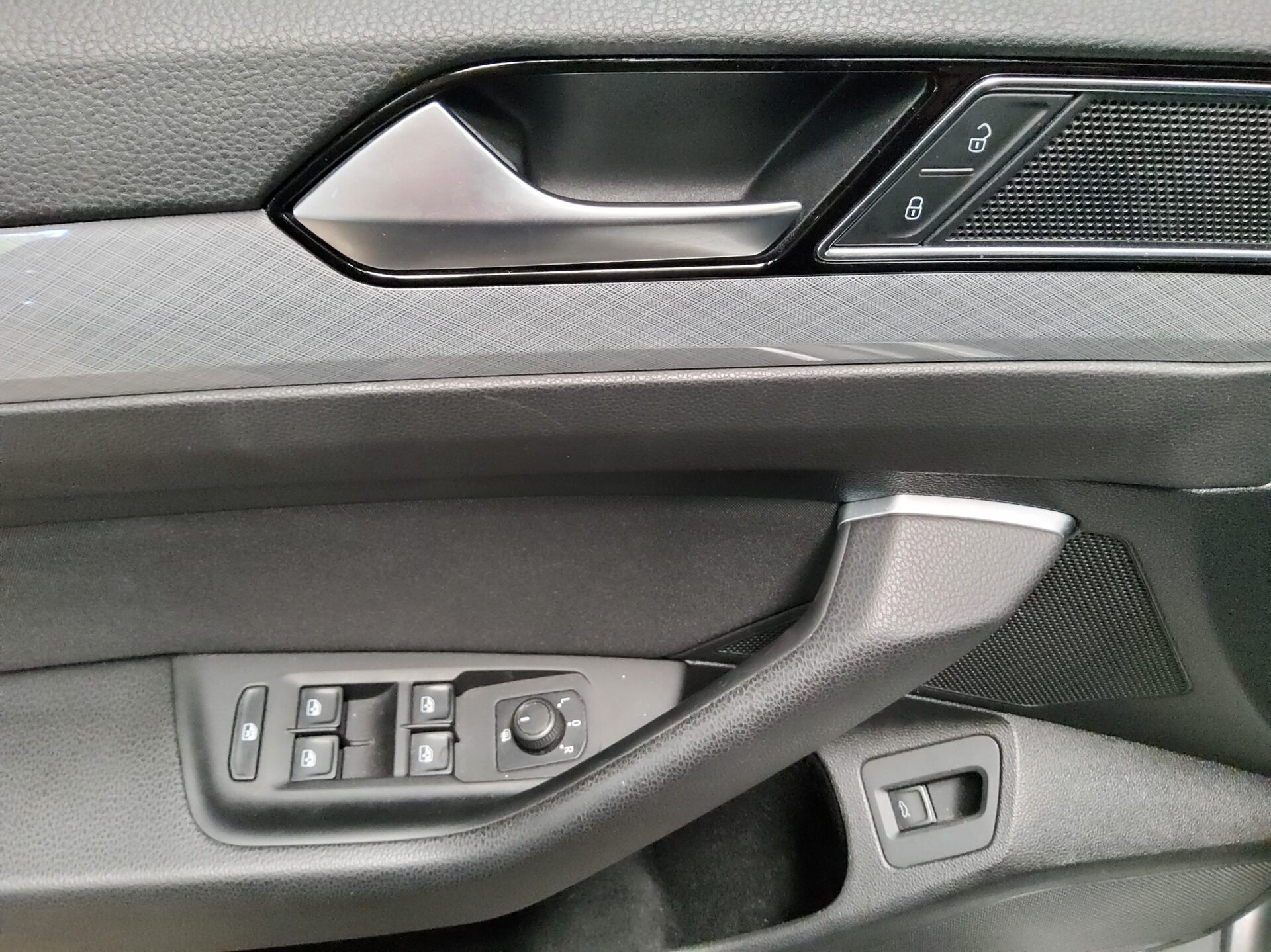 Volkswagen Passat Variant 2.0 TDI Business Navi LED Shz AHK PDC 9