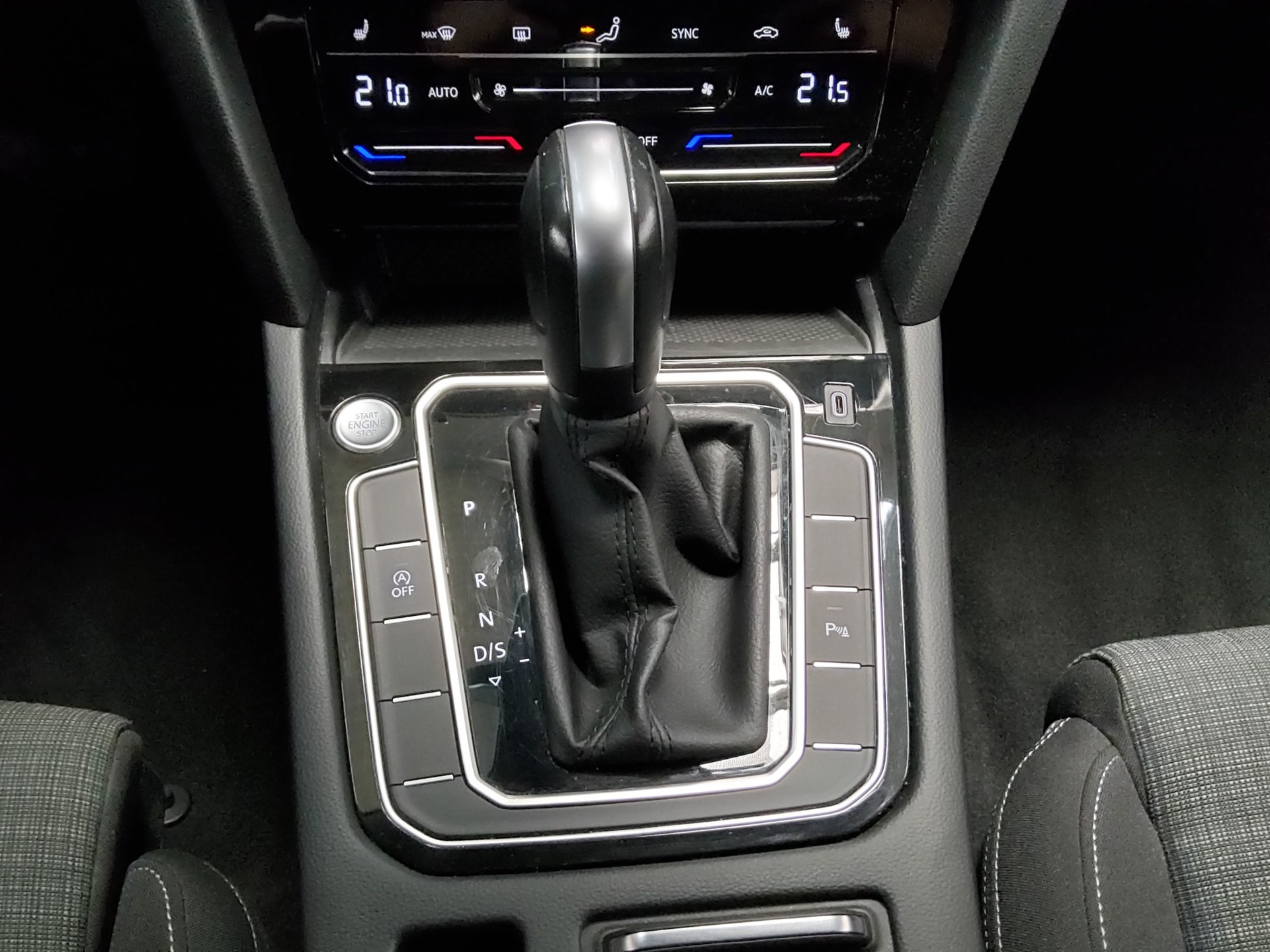 Volkswagen Passat Variant 2.0 TDI Business Navi LED Shz AHK PDC 6