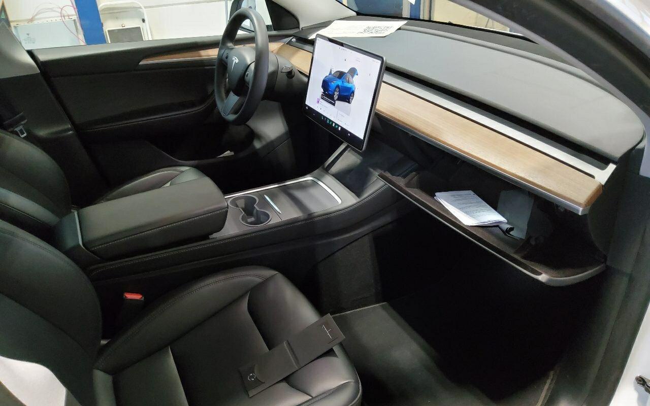 Tesla Model Y Navi LED Pano Leder AHK 3