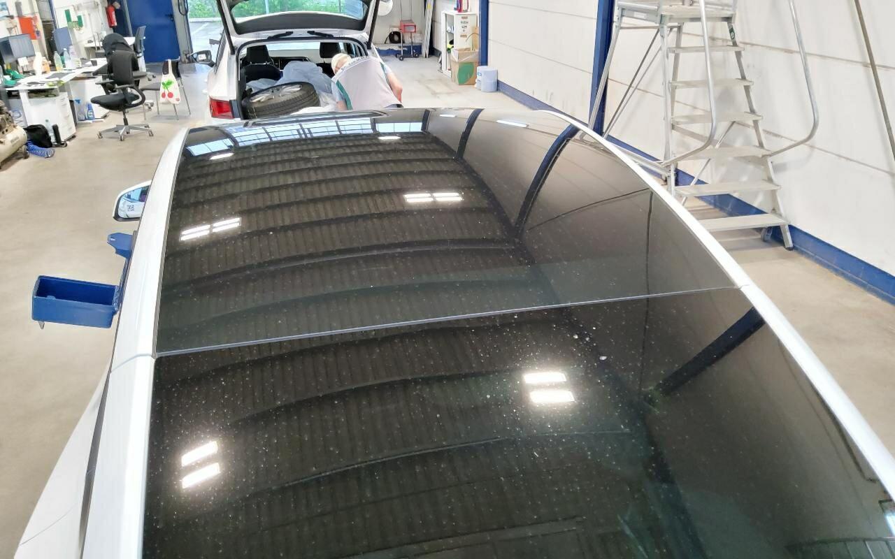 Tesla Model Y Navi LED Pano Leder AHK 5