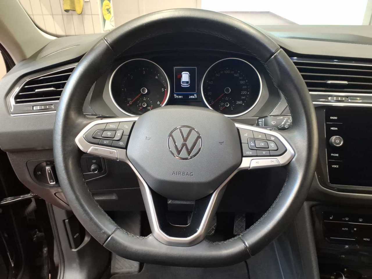 Volkswagen Tiguan 2.0 TDI Life NAVI LED SHZ HUD H&K 9