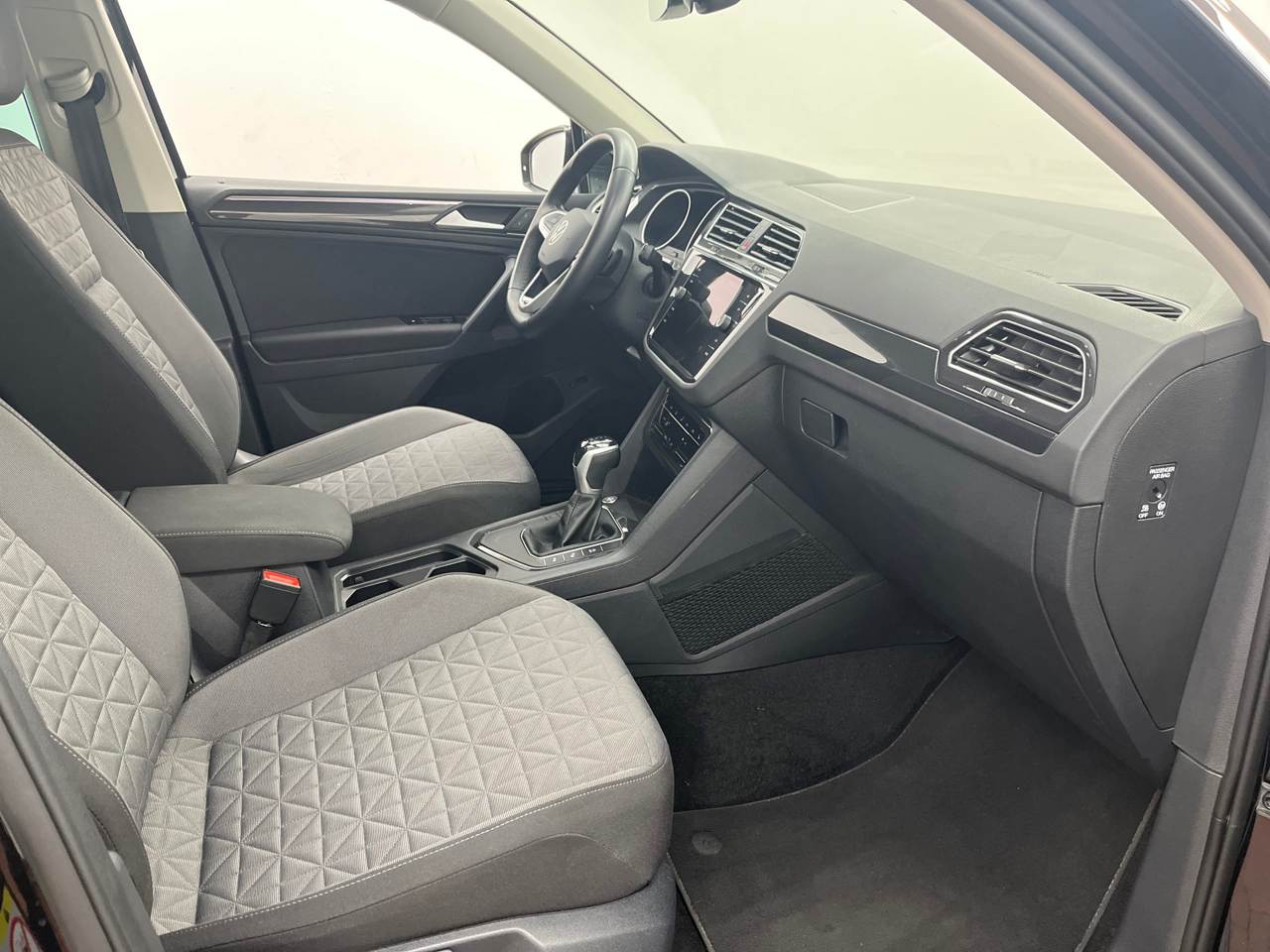 Volkswagen Tiguan 2.0 TDI Life NAVI LED SHZ HUD H&K 7