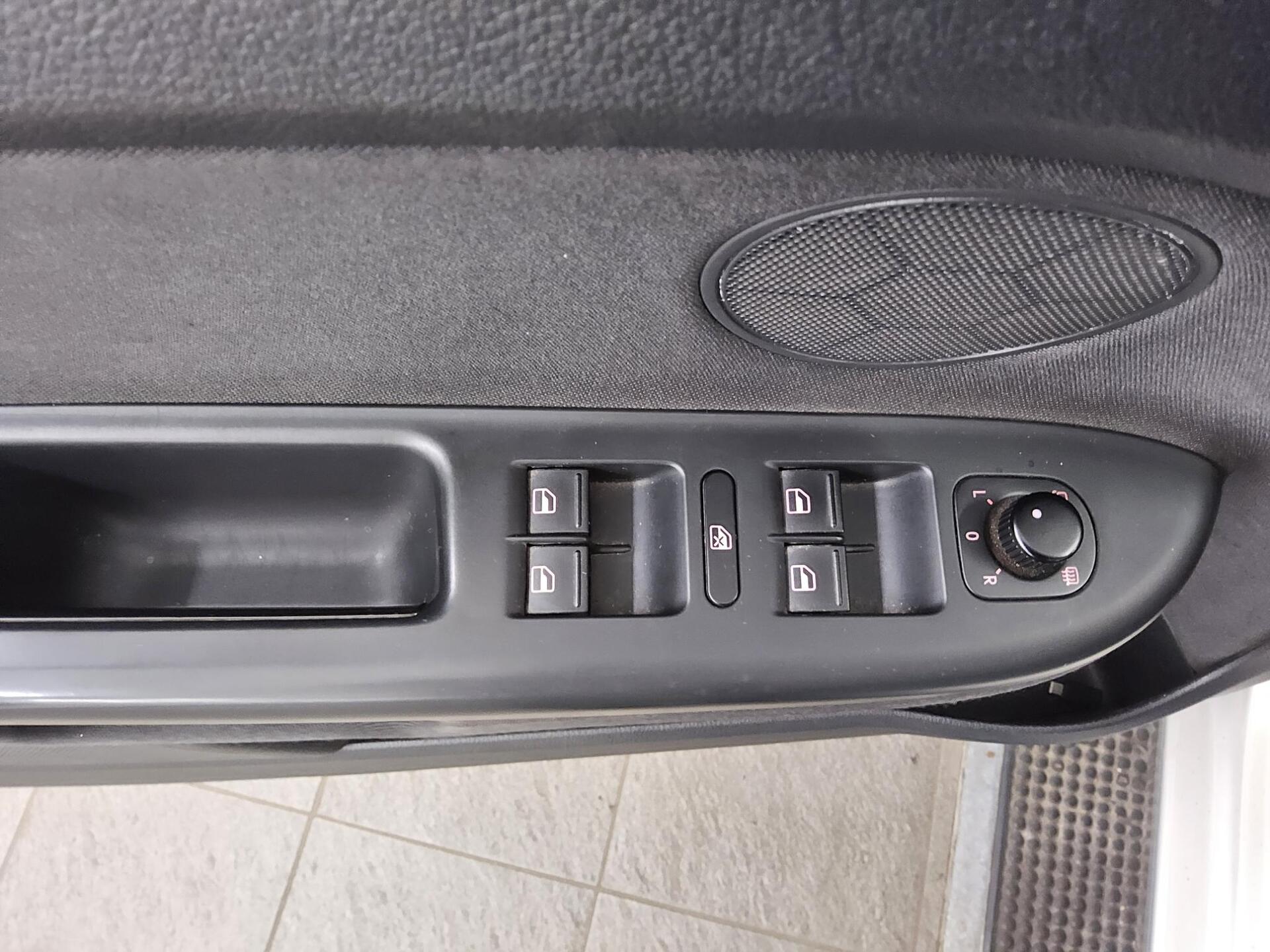 Volkswagen Golf Plus 2.0 TDI Life Navi RFK AHK 9
