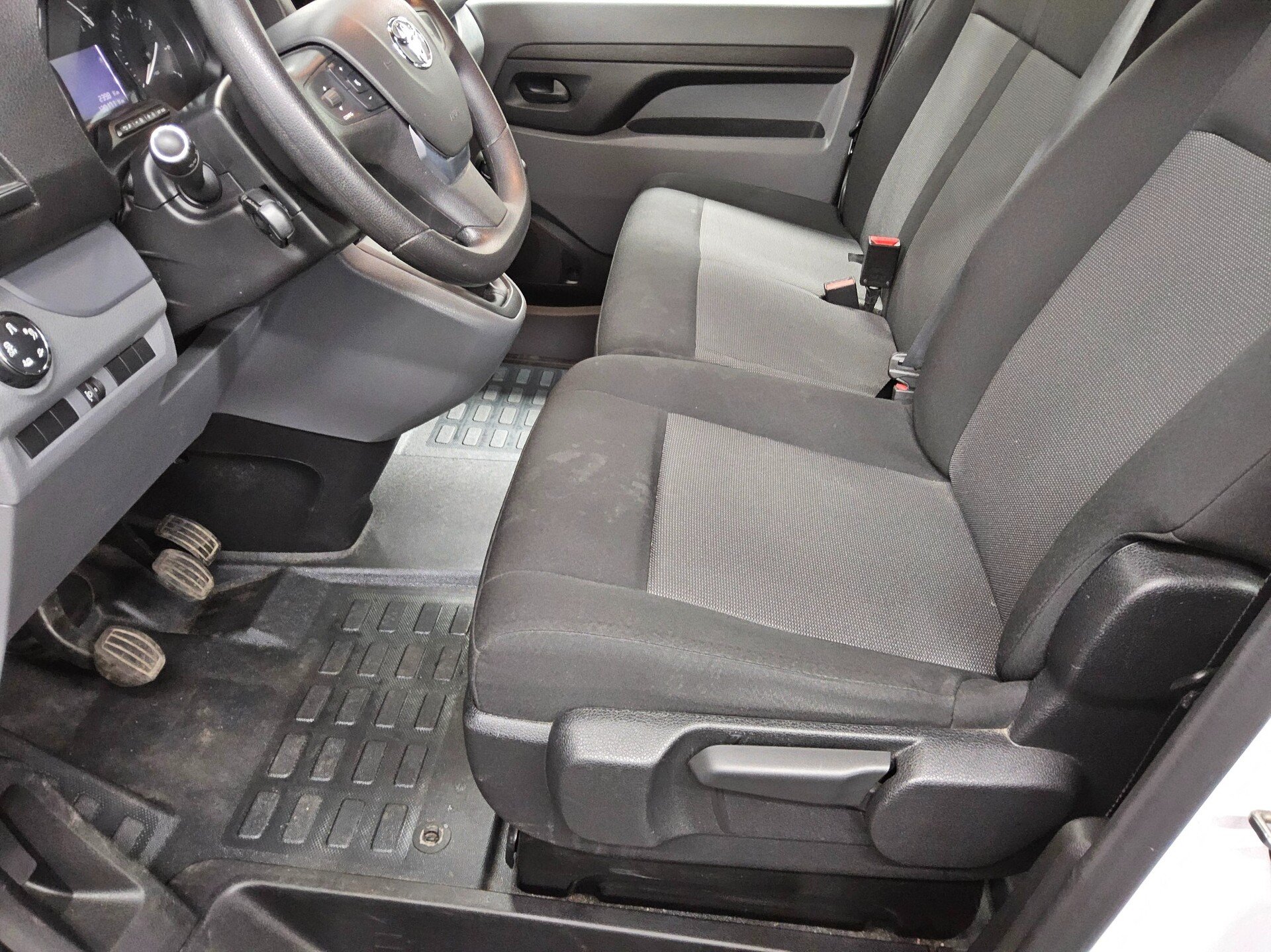 Toyota Proace 2.0 D-4D L2 Comfort 9-Sitze Navi 8