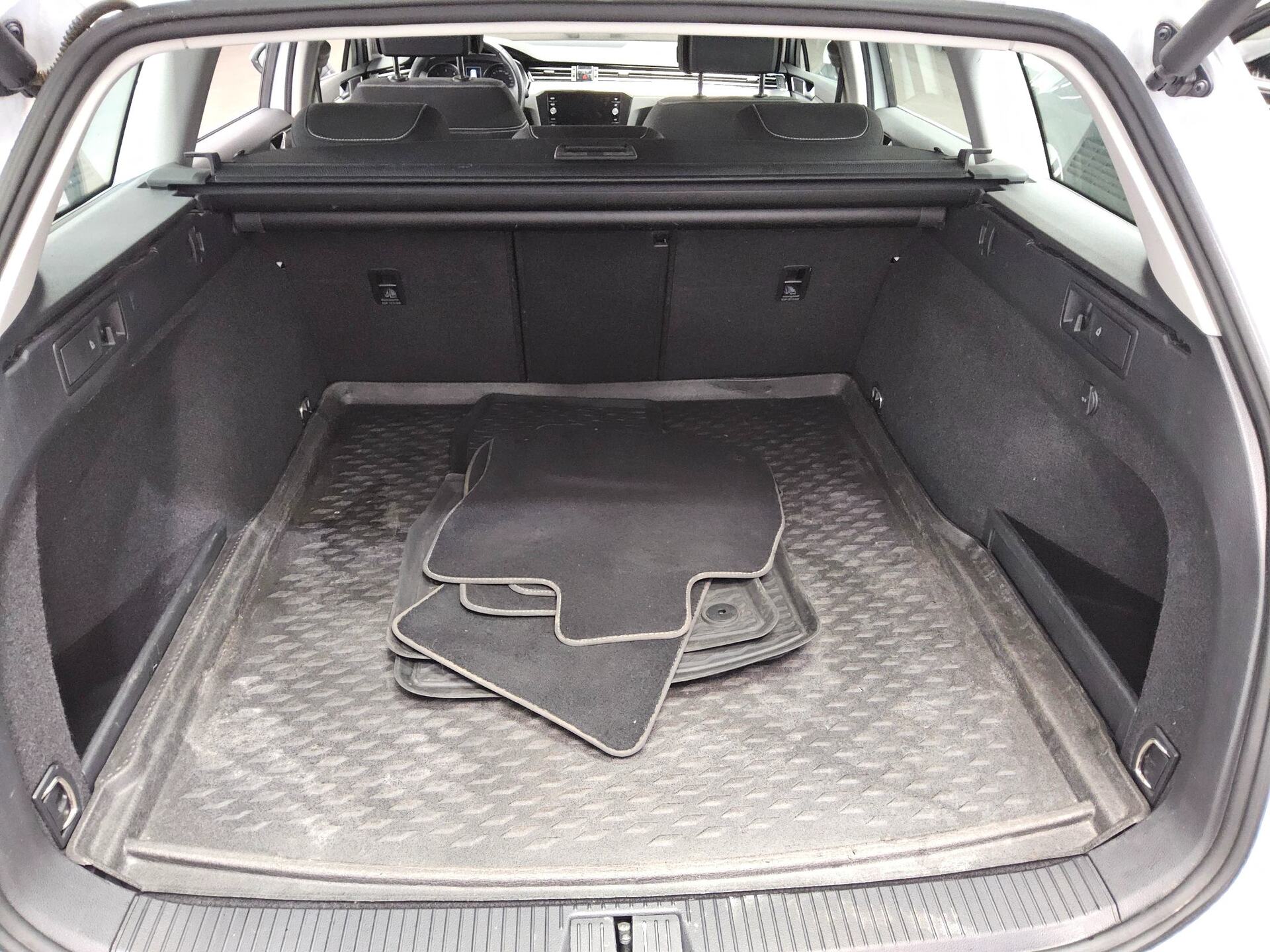 Volkswagen Passat Var. 2.0 TDI Business Navi LED RFK ACC 11