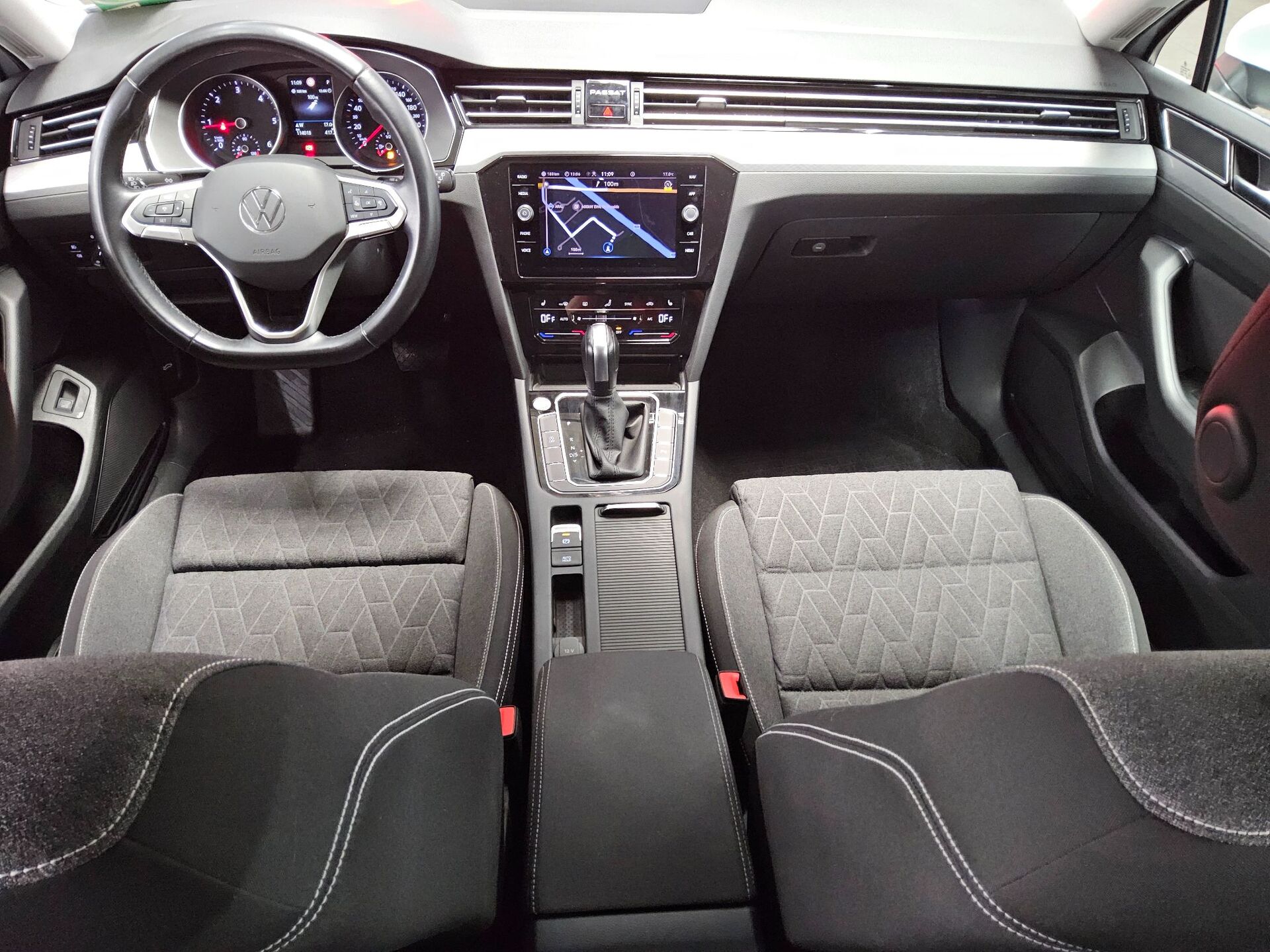 Volkswagen Passat Var. 2.0 TDI Business Navi LED RFK ACC 5