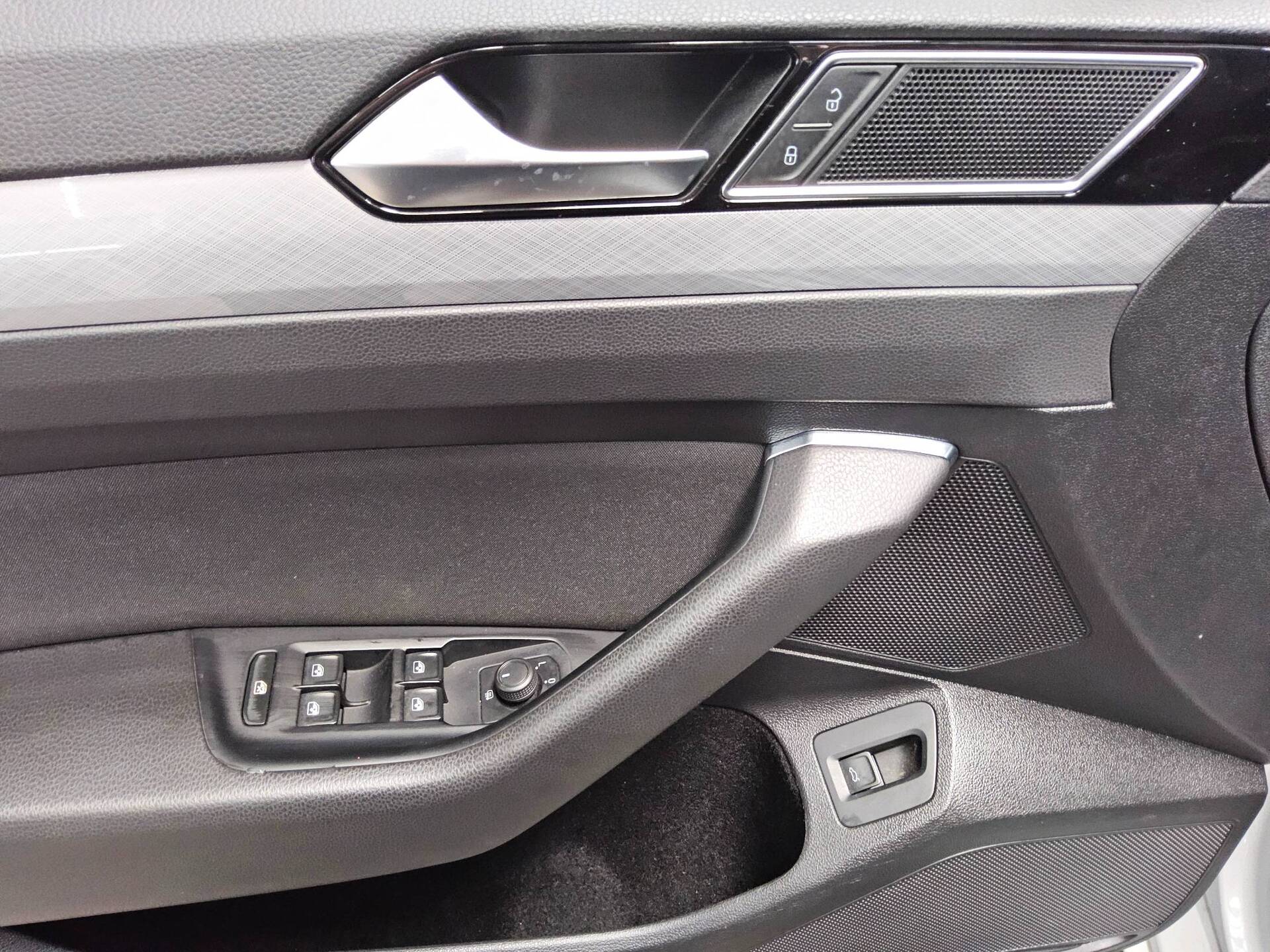 Volkswagen Passat Var. 2.0 TDI Business Navi LED RFK ACC 9